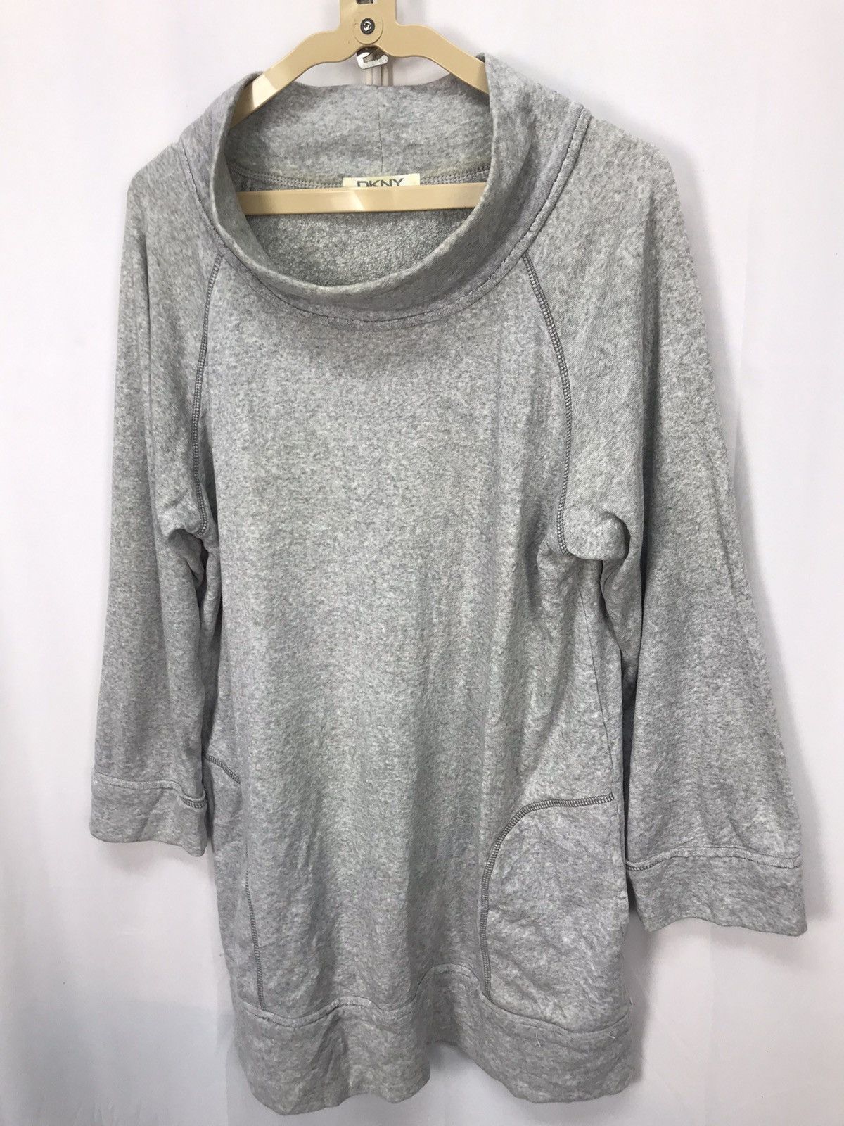 DKNY “DKNY”DONNA KARAN NEW YORK LADIES SWEATSHIRT Size ONE SIZE - 5 Thumbnail