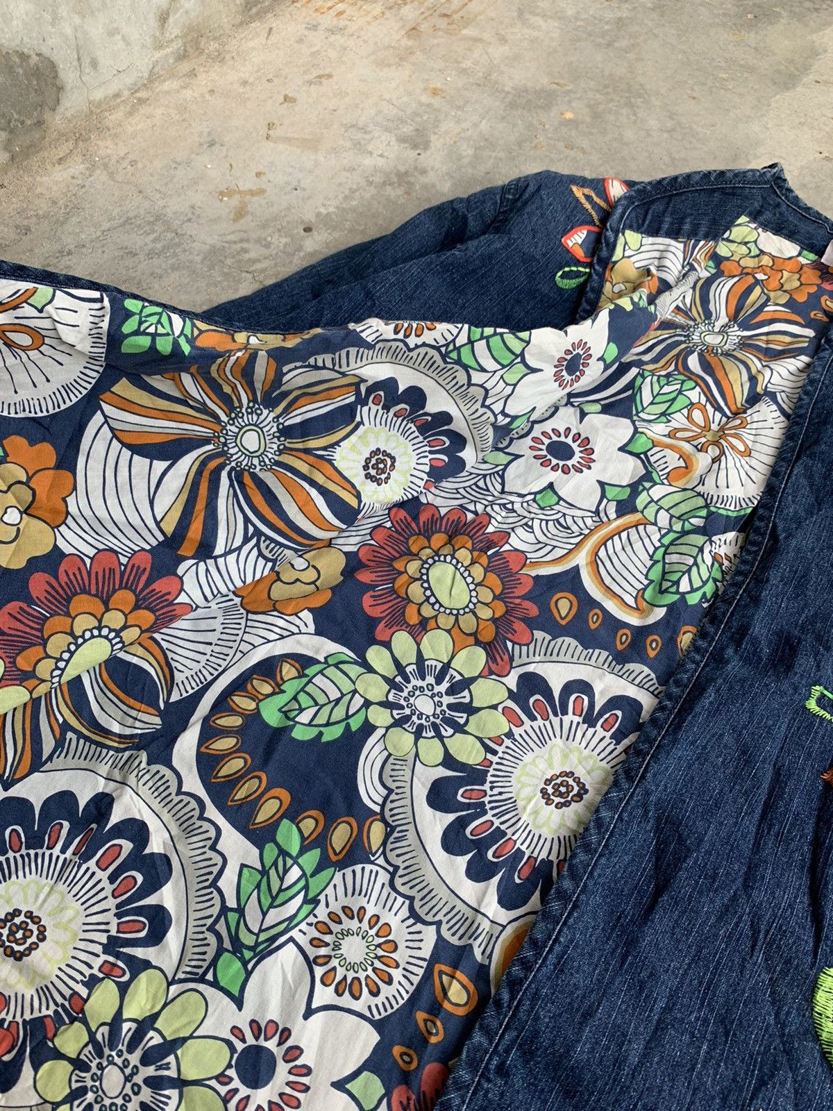 Vintage Vintage Alfred Embroided Flora Buttonless Cardigan Denim Size US L / EU 52-54 / 3 - 4 Thumbnail