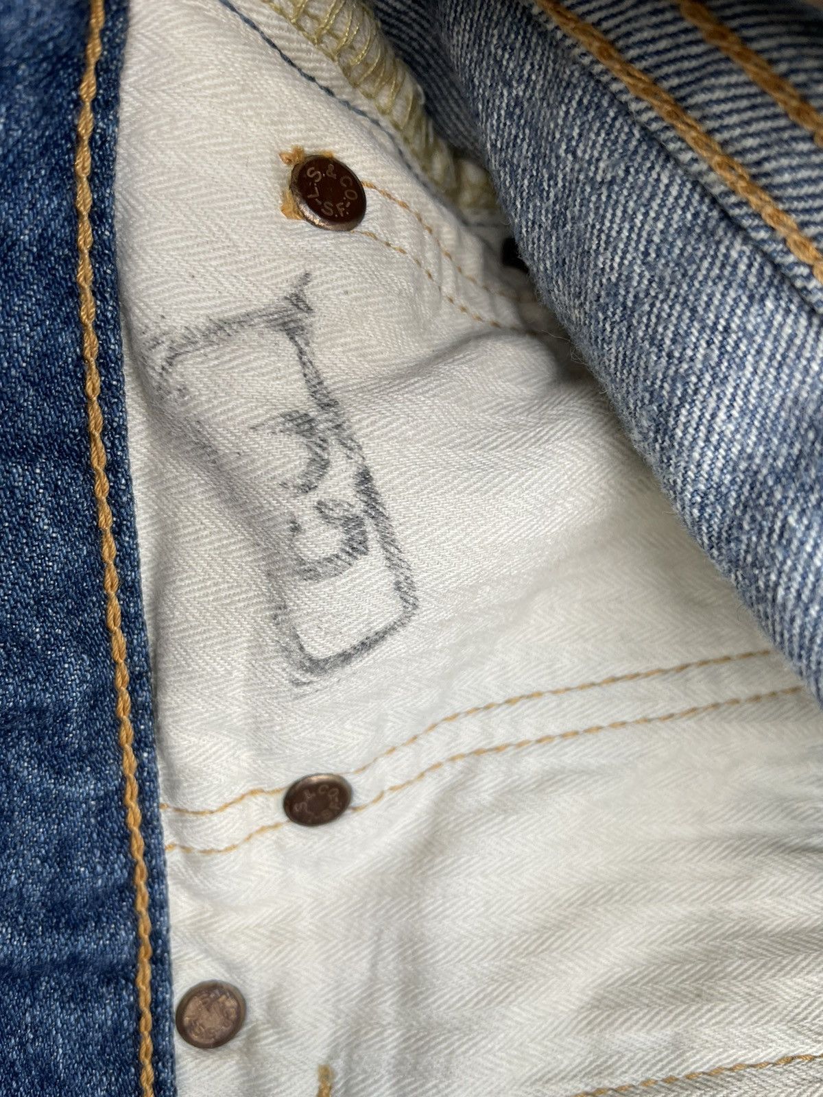 Le Grande Bleu (L.G.B.) × Levi's Levi’s 505 e 2006 Vintage Aging Distressed Denim Size US 34 / EU 50 - 14 Thumbnail