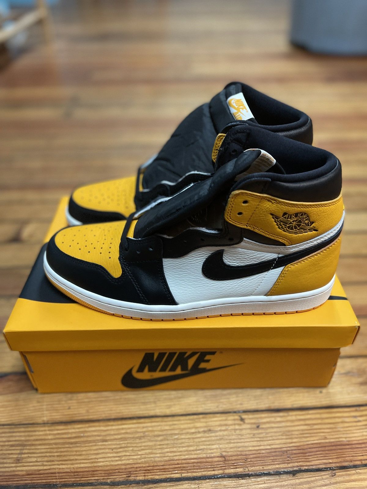 Jordan Brand NEW NEVER WORN Air Jordan 1 Retro High Taxi Size US 11.5 / EU 44-45 - 5 Thumbnail