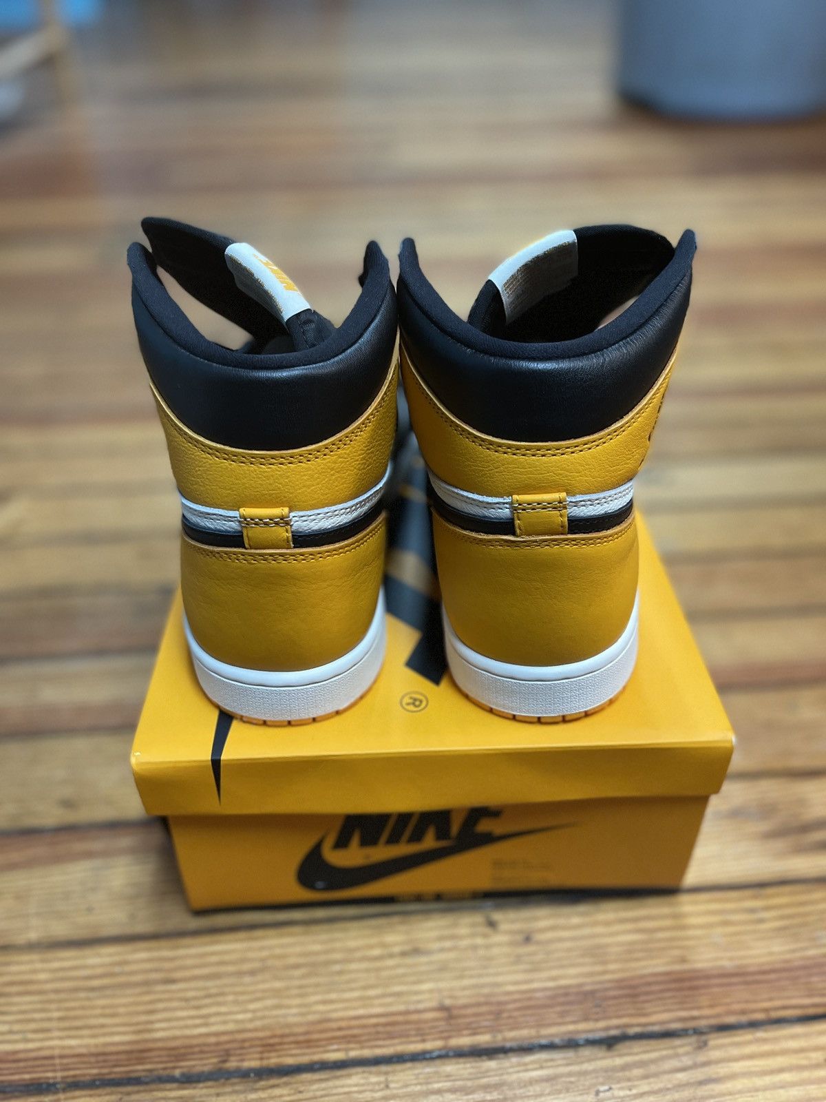 Jordan Brand NEW NEVER WORN Air Jordan 1 Retro High Taxi Size US 11.5 / EU 44-45 - 4 Thumbnail
