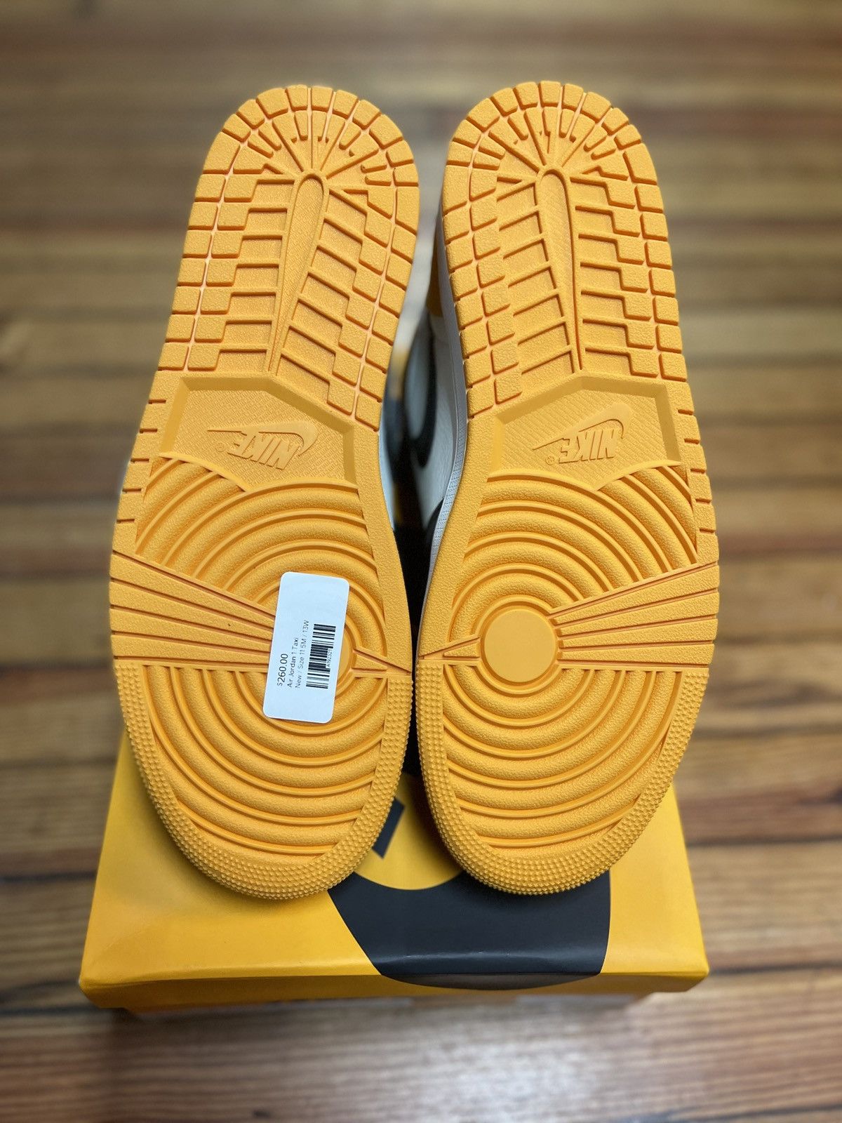 Jordan Brand NEW NEVER WORN Air Jordan 1 Retro High Taxi Size US 11.5 / EU 44-45 - 6 Thumbnail
