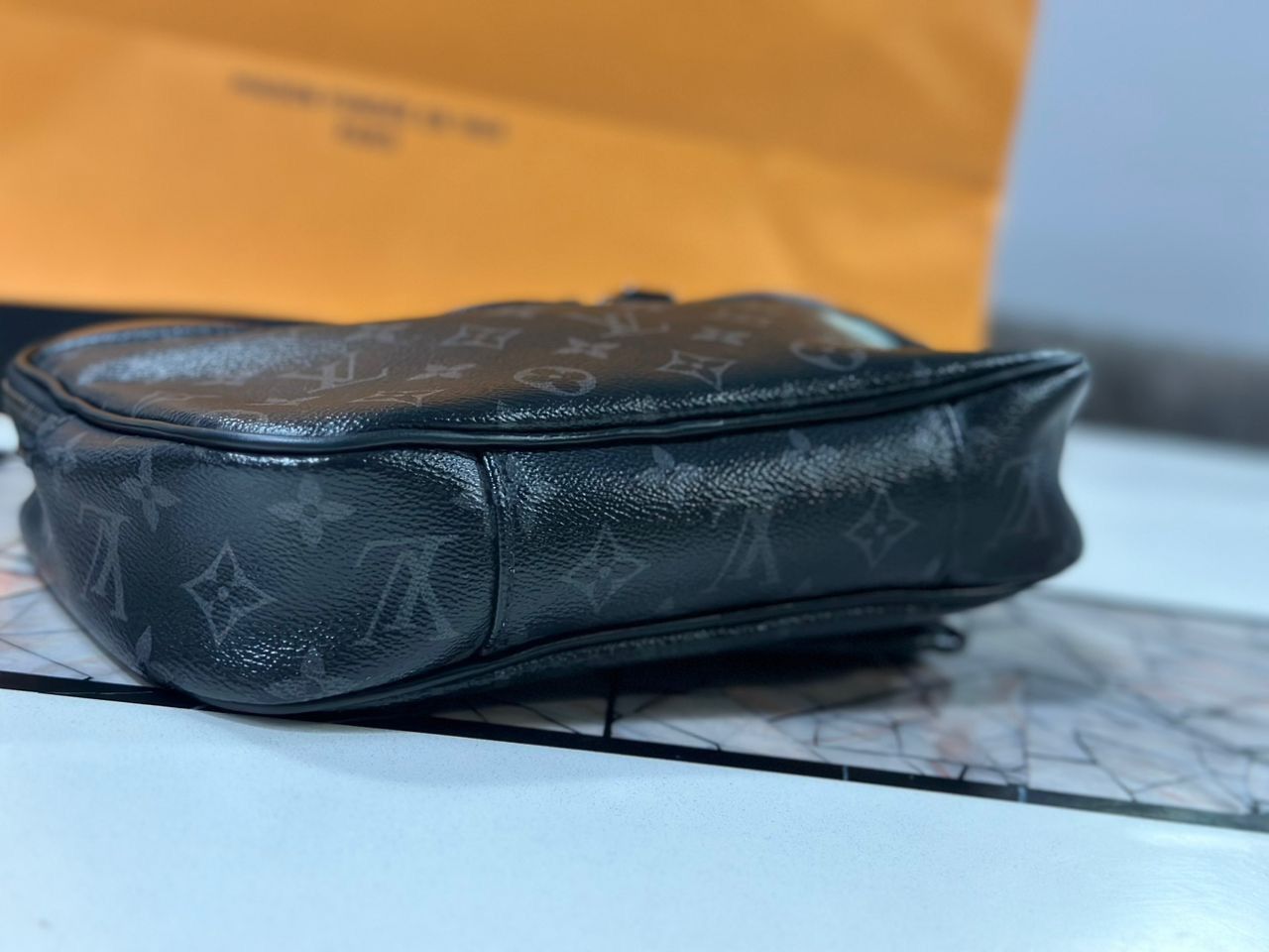 Louis Vuitton AUTHENTIC LOUIS VUITTON BUMBAG EXPLORER Size ONE SIZE - 6 Thumbnail