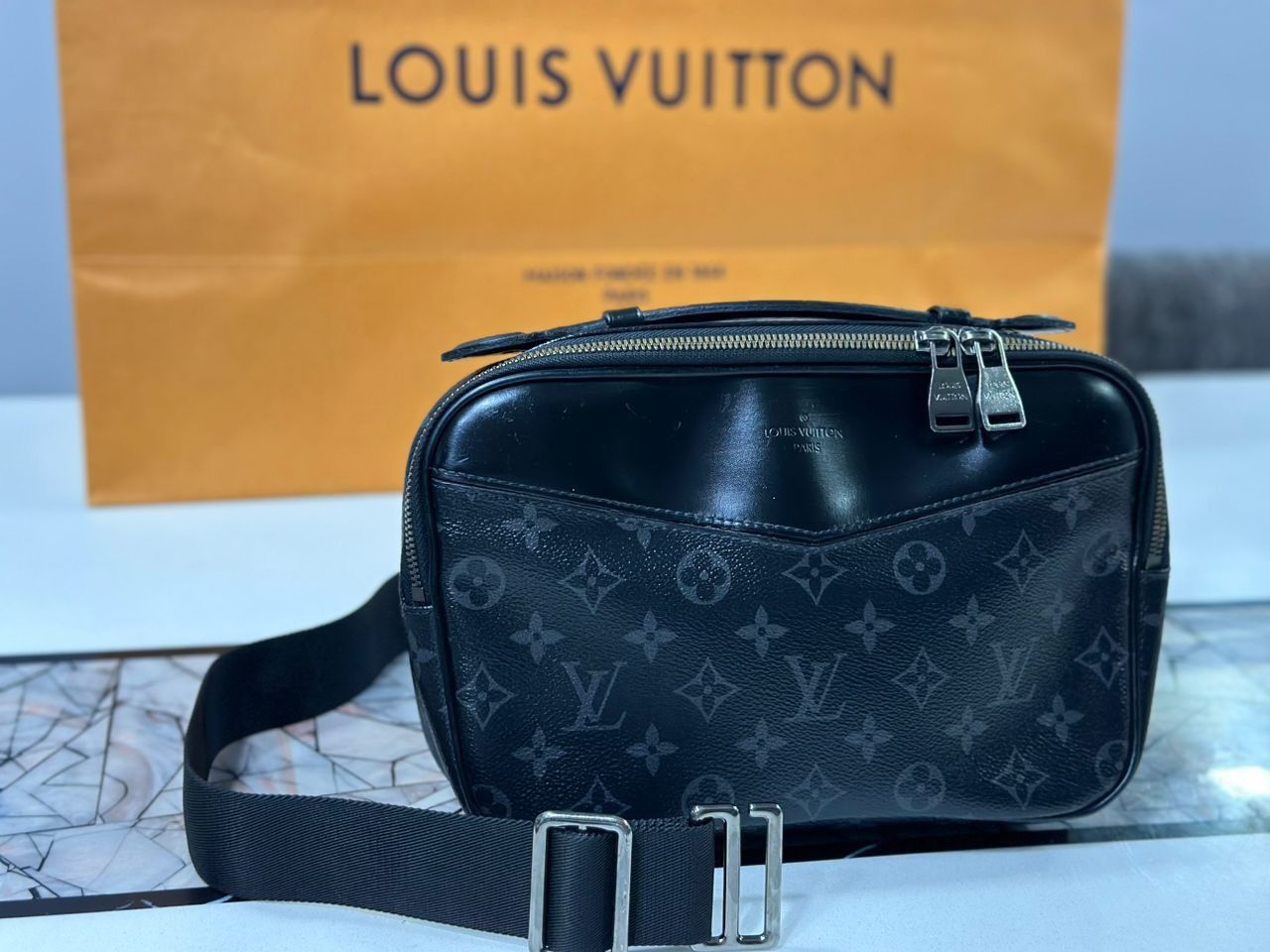 Louis Vuitton AUTHENTIC LOUIS VUITTON BUMBAG EXPLORER Size ONE SIZE - 10 Thumbnail