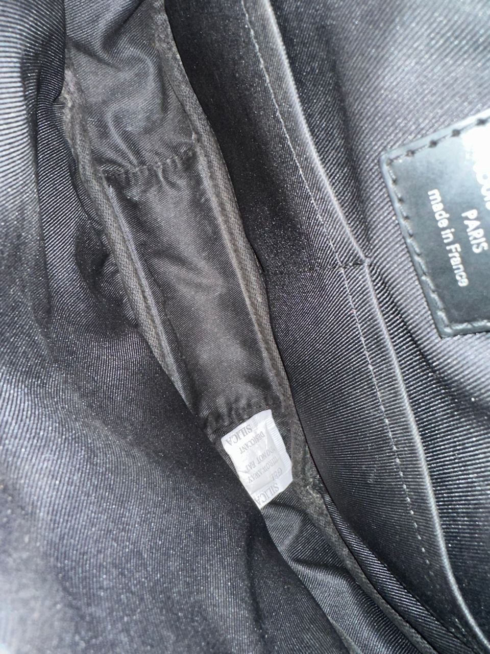 Louis Vuitton AUTHENTIC LOUIS VUITTON BUMBAG EXPLORER Size ONE SIZE - 15 Thumbnail