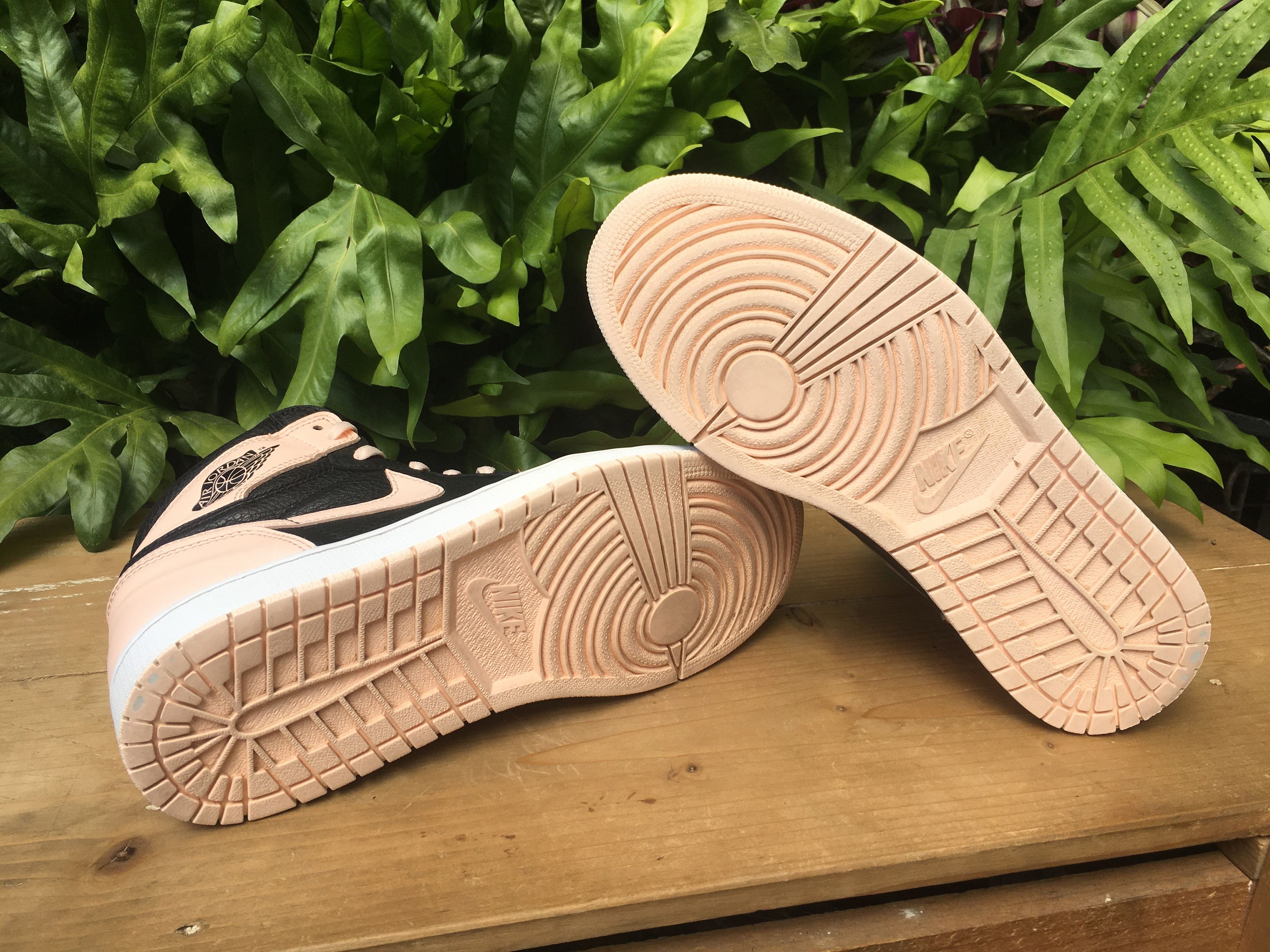 Jordan Brand × Nike 🔥 Nike Air Jordan 1 Retro High OG Crimson Tint Size US 10 / EU 43 - 16 Thumbnail
