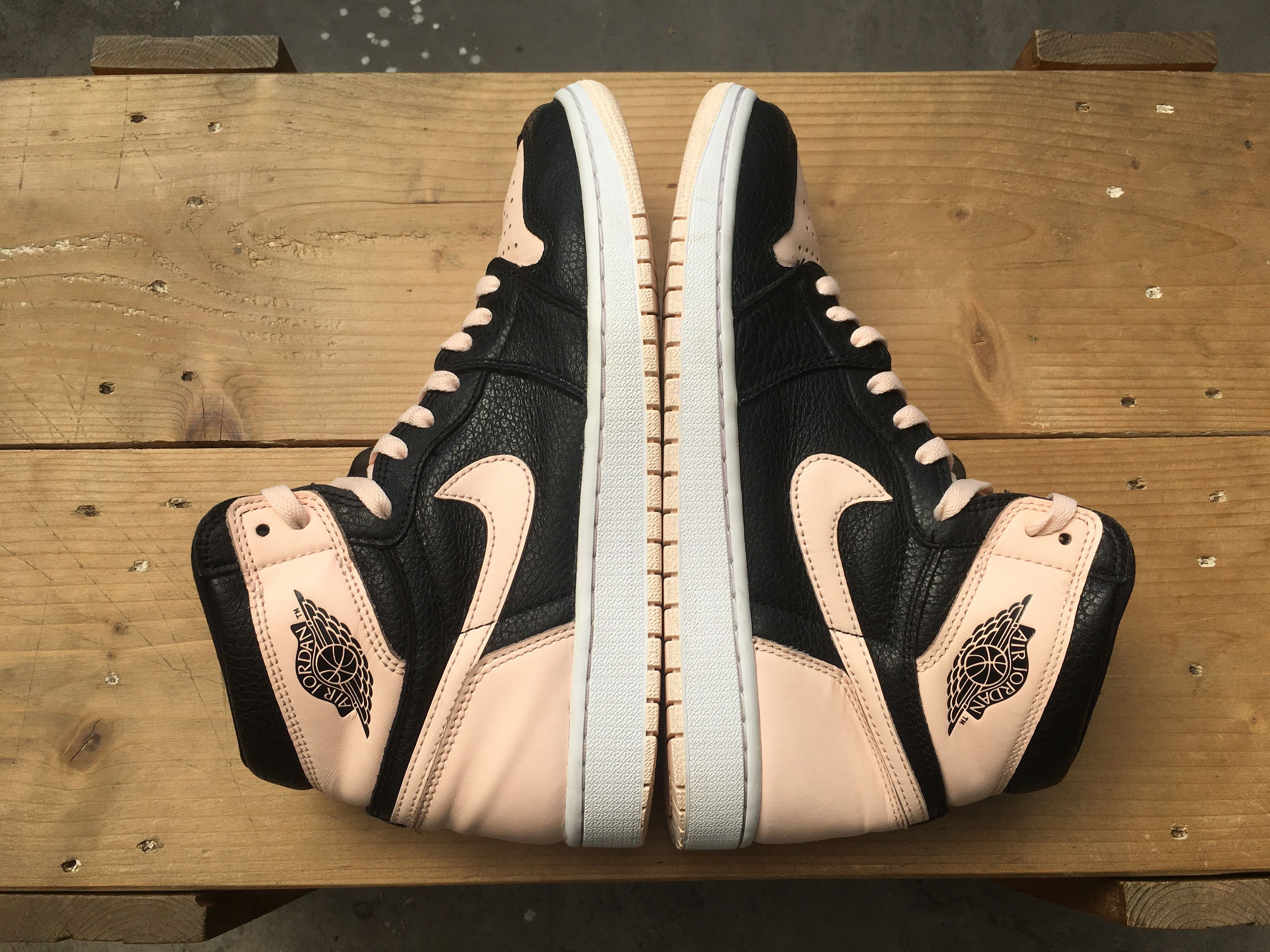 Jordan Brand × Nike 🔥 Nike Air Jordan 1 Retro High OG Crimson Tint Size US 10 / EU 43 - 21 Thumbnail