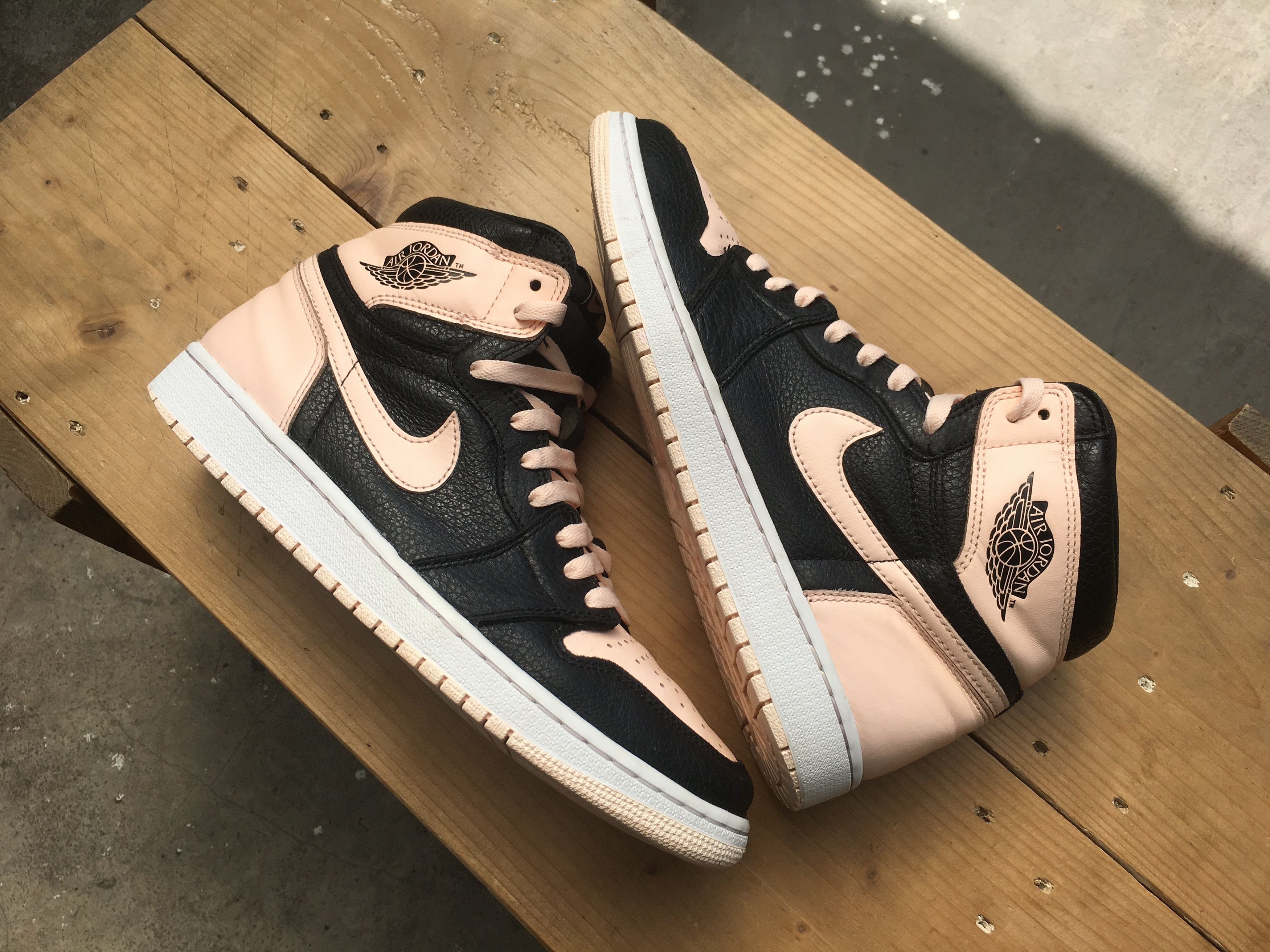 Jordan Brand × Nike 🔥 Nike Air Jordan 1 Retro High OG Crimson Tint Size US 10 / EU 43 - 19 Thumbnail