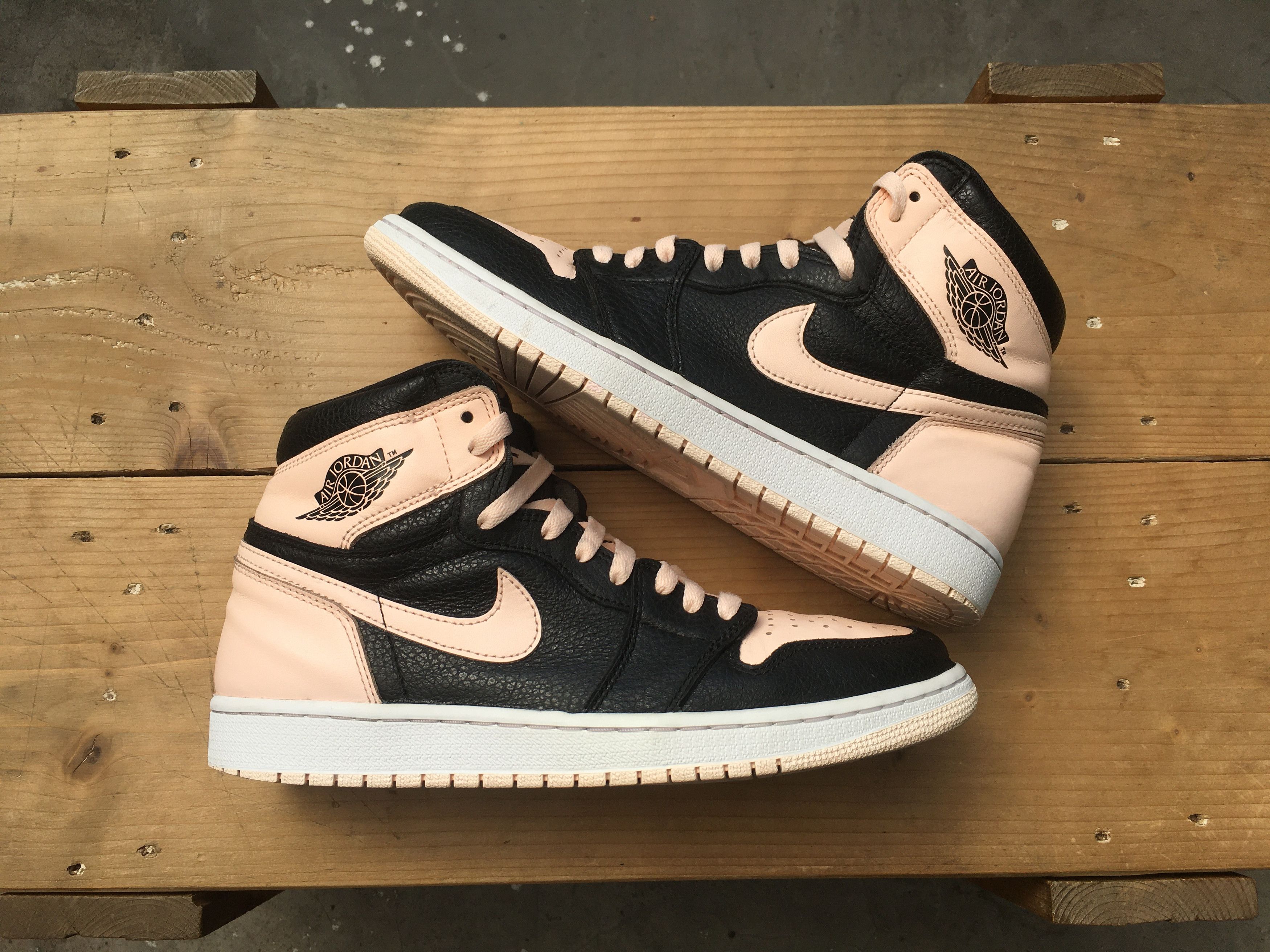 Jordan Brand × Nike 🔥 Nike Air Jordan 1 Retro High OG Crimson Tint Size US 10 / EU 43 - 18 Thumbnail