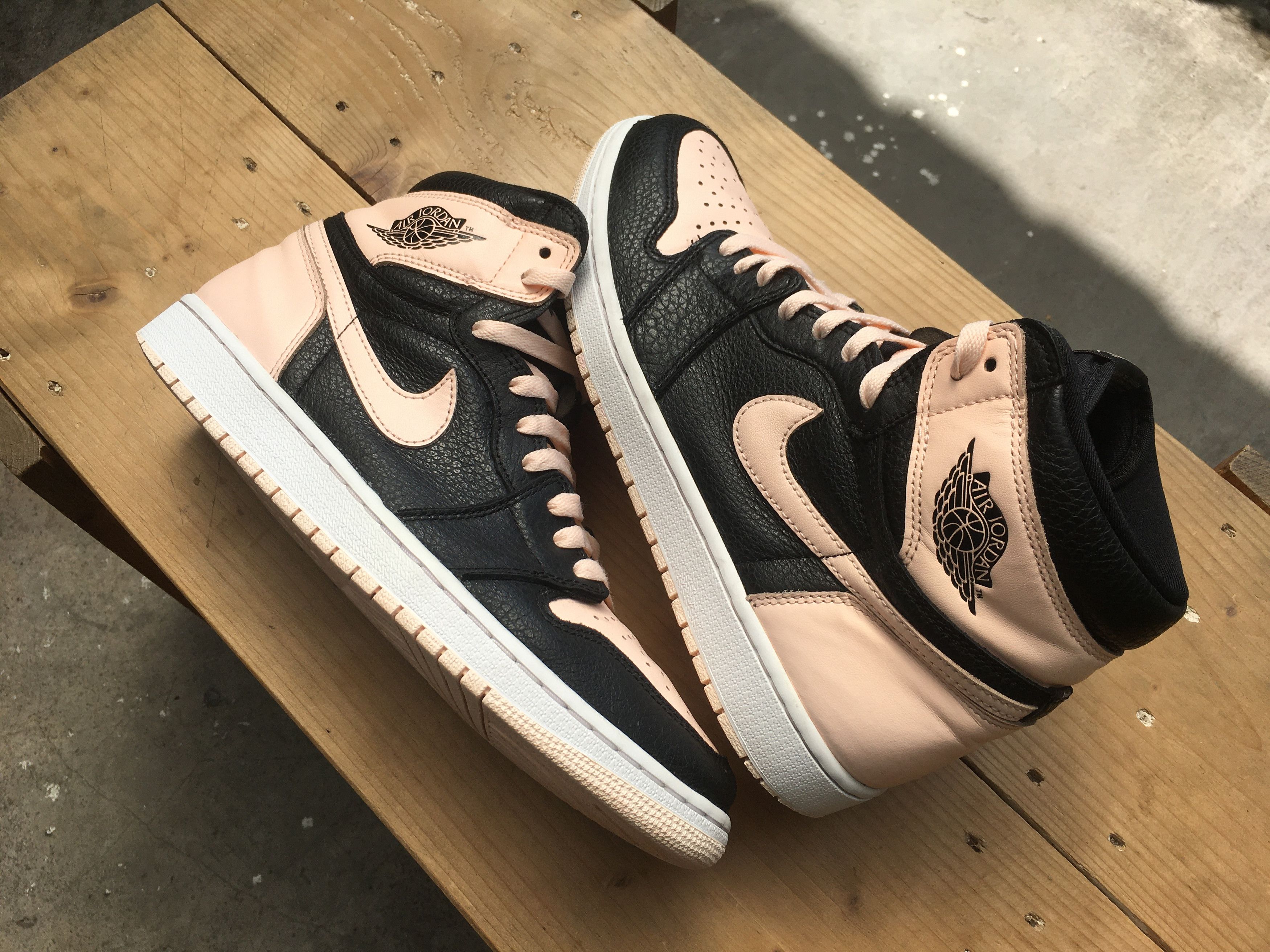 Jordan Brand × Nike 🔥 Nike Air Jordan 1 Retro High OG Crimson Tint Size US 10 / EU 43 - 20 Thumbnail