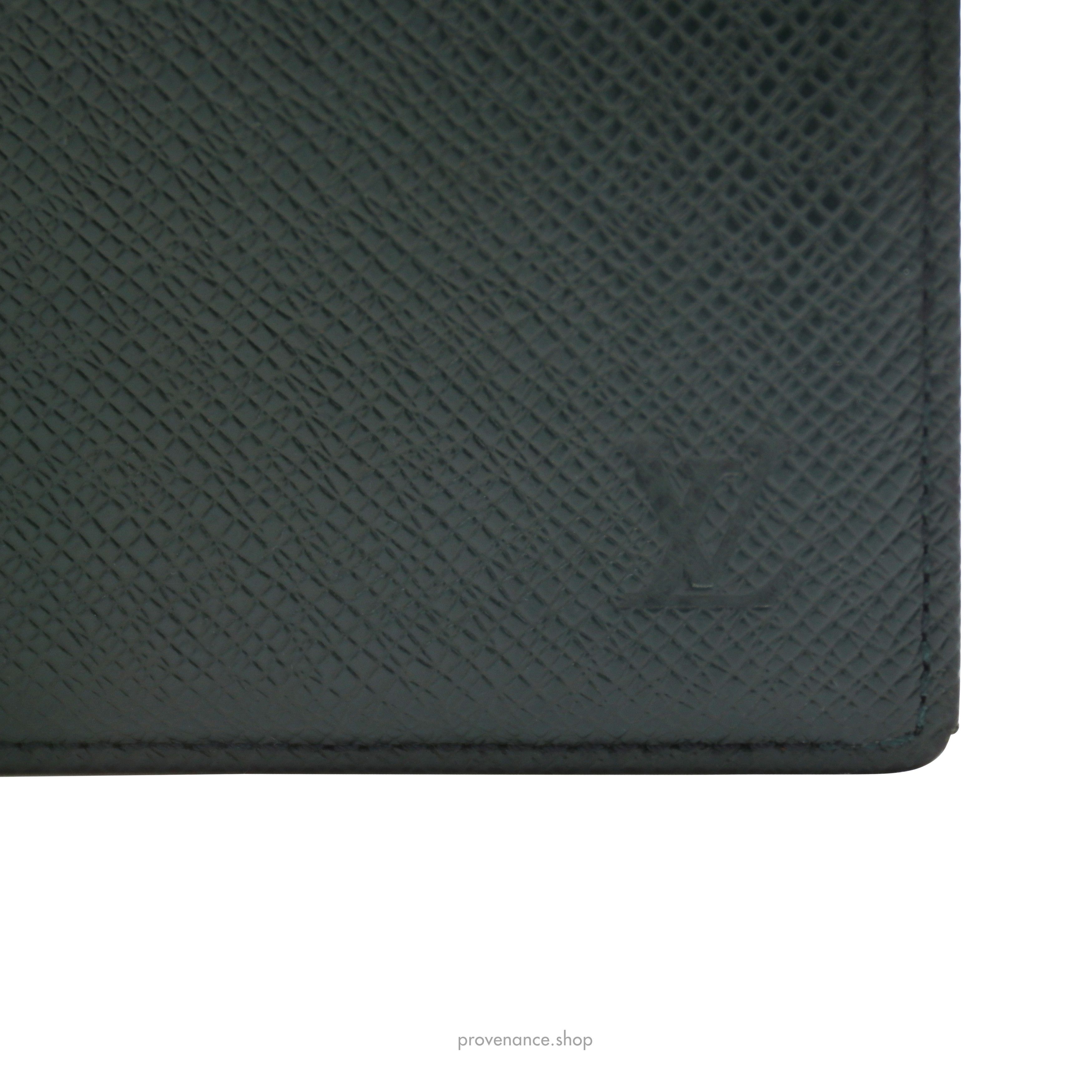 Louis Vuitton 🔴 ID Bifold Wallet - Epicea Green Taiga Leather Size ONE SIZE - 6 Thumbnail