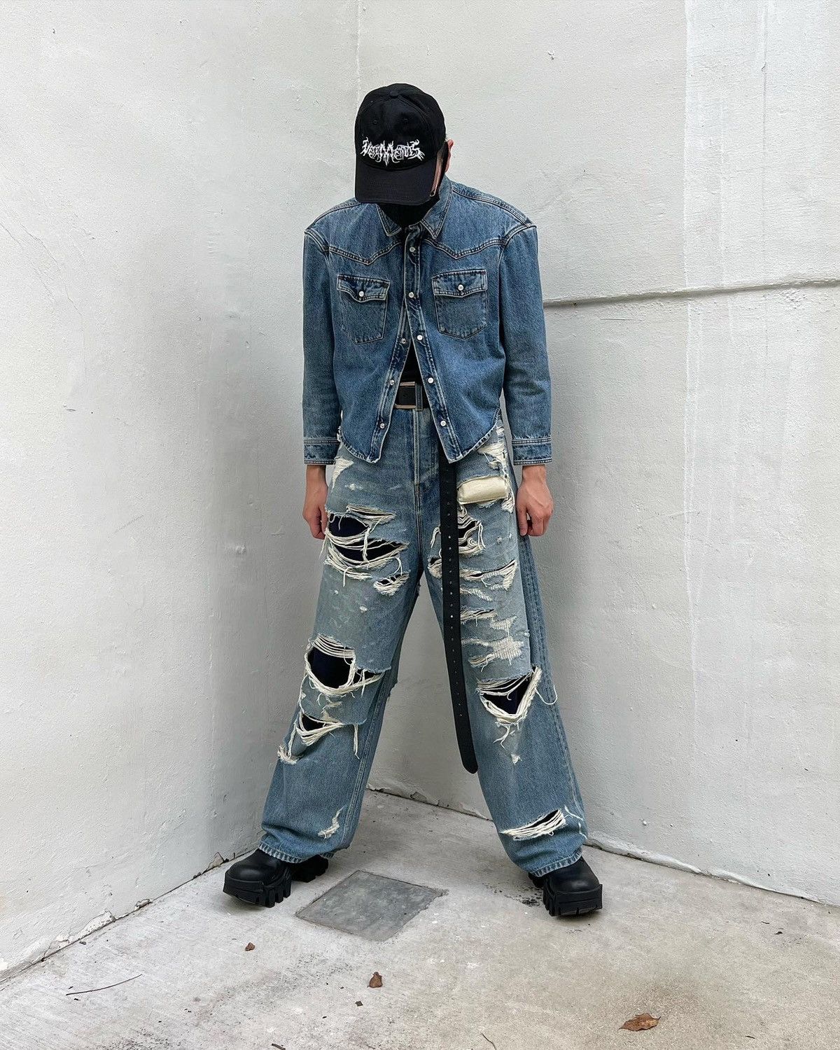 BALENCIAGA fw21 torn destroyed jeans