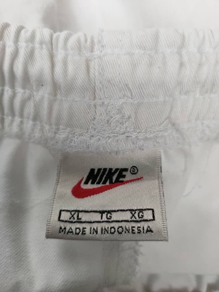 Nike 90's Vintage Nike Short Small Logo Size US 35 - 3 Thumbnail
