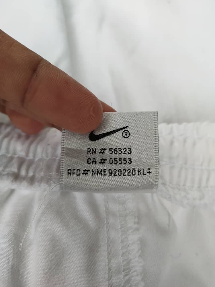 Nike 90's Vintage Nike Short Small Logo Size US 35 - 4 Thumbnail