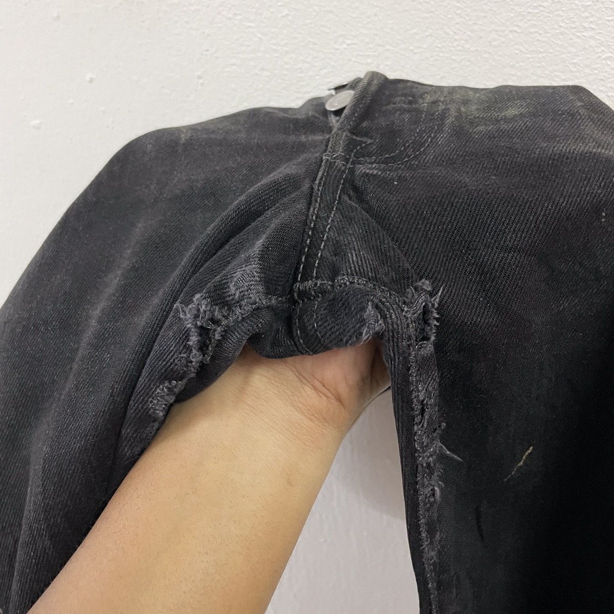 Levi's Vintage Levis 501 All Black Denim Jeans Size US 32 / EU 48 - 11 Thumbnail