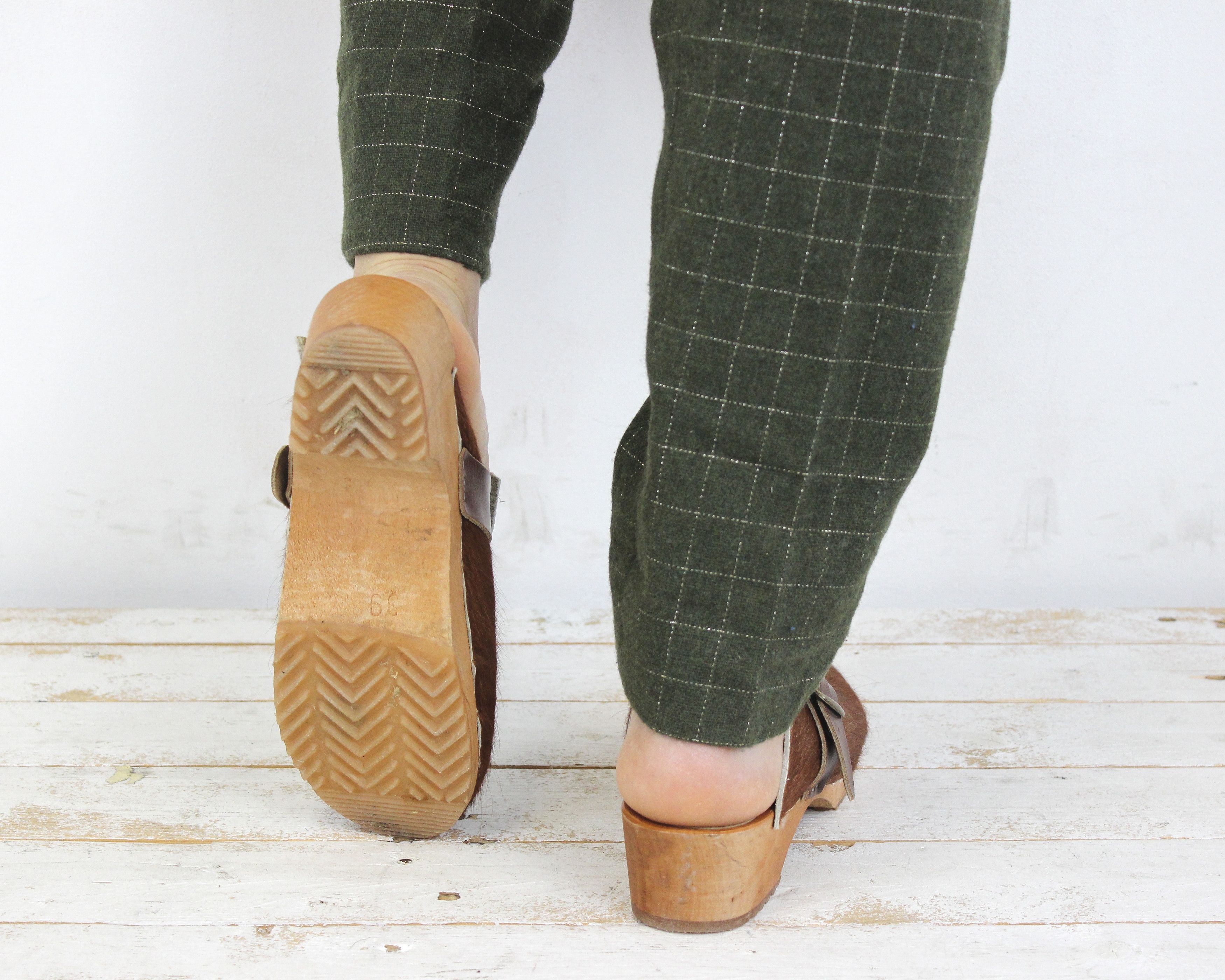 Handmade × Vintage MB Clogs Women's Cow Fur Hide Sandals Cowhide Wooden EU 39 Size US 8 / IT 38 - 7 Thumbnail