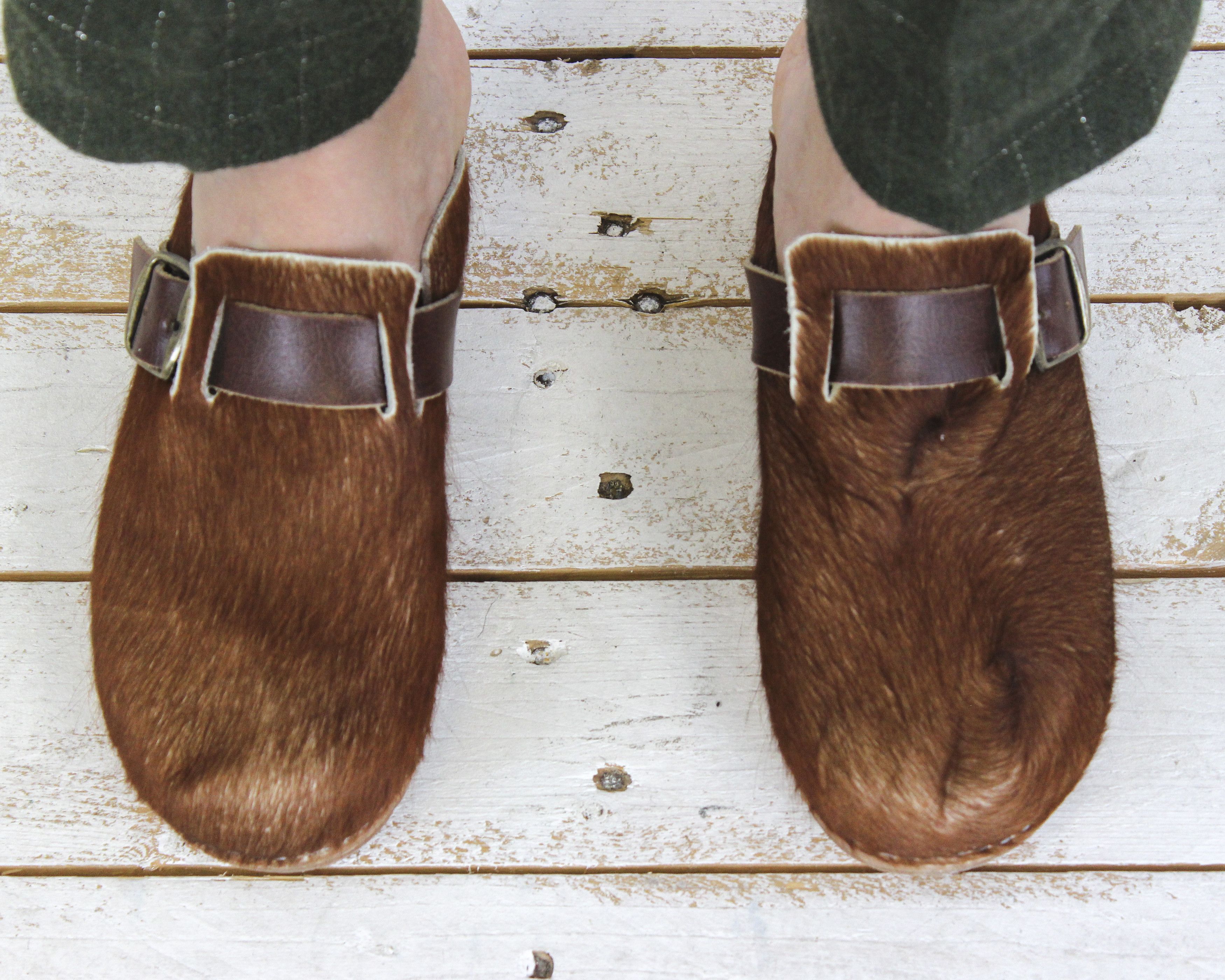 Handmade × Vintage MB Clogs Women's Cow Fur Hide Sandals Cowhide Wooden EU 39 Size US 8 / IT 38 - 9 Thumbnail