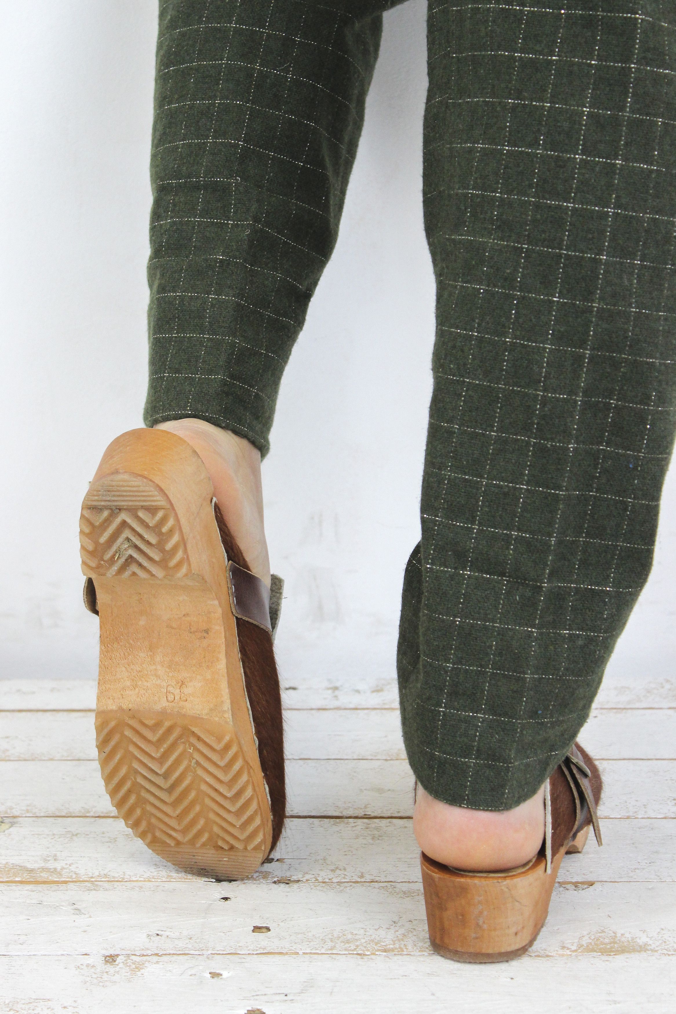 Handmade × Vintage MB Clogs Women's Cow Fur Hide Sandals Cowhide Wooden EU 39 Size US 8 / IT 38 - 8 Thumbnail
