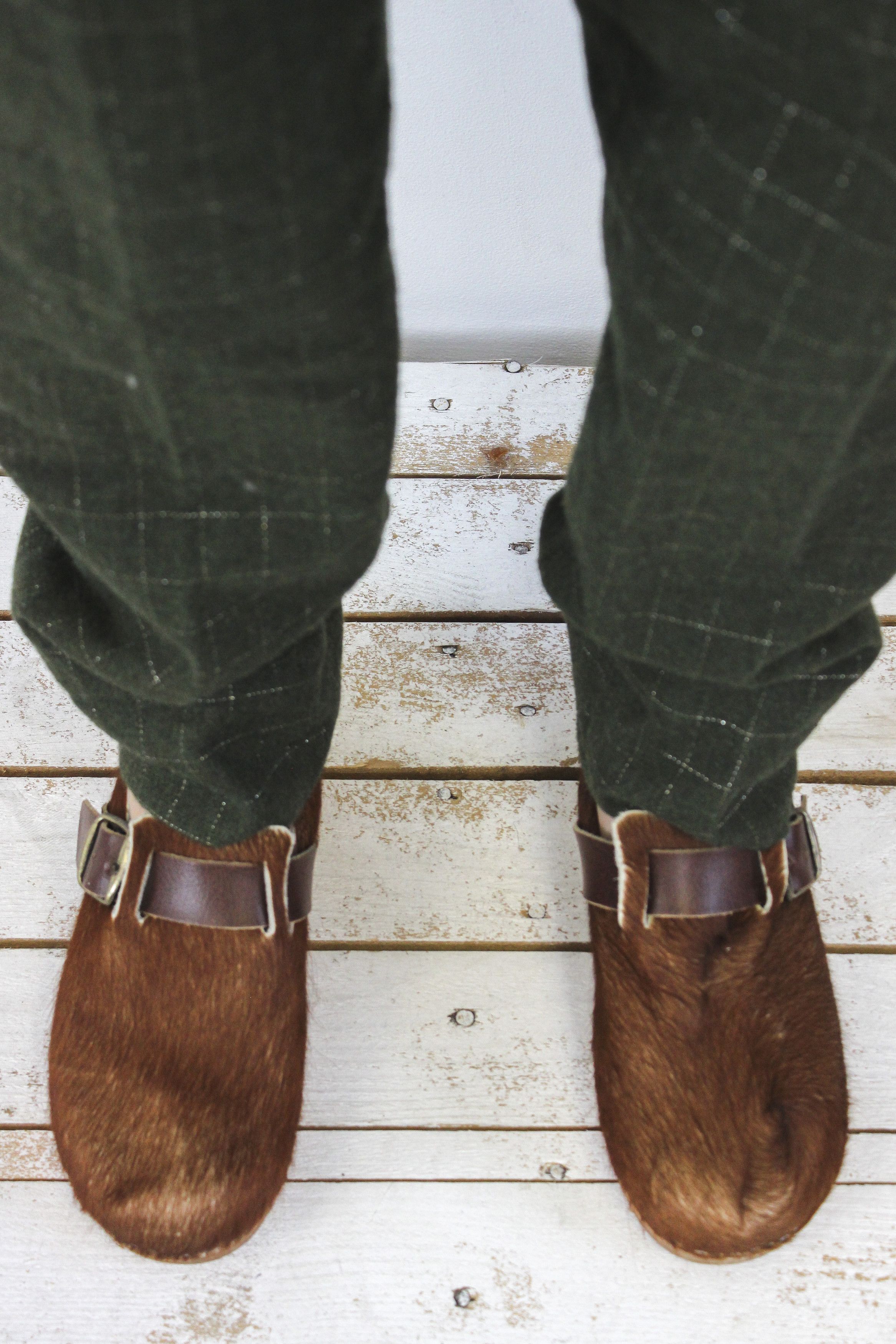 Handmade × Vintage MB Clogs Women's Cow Fur Hide Sandals Cowhide Wooden EU 39 Size US 8 / IT 38 - 10 Thumbnail