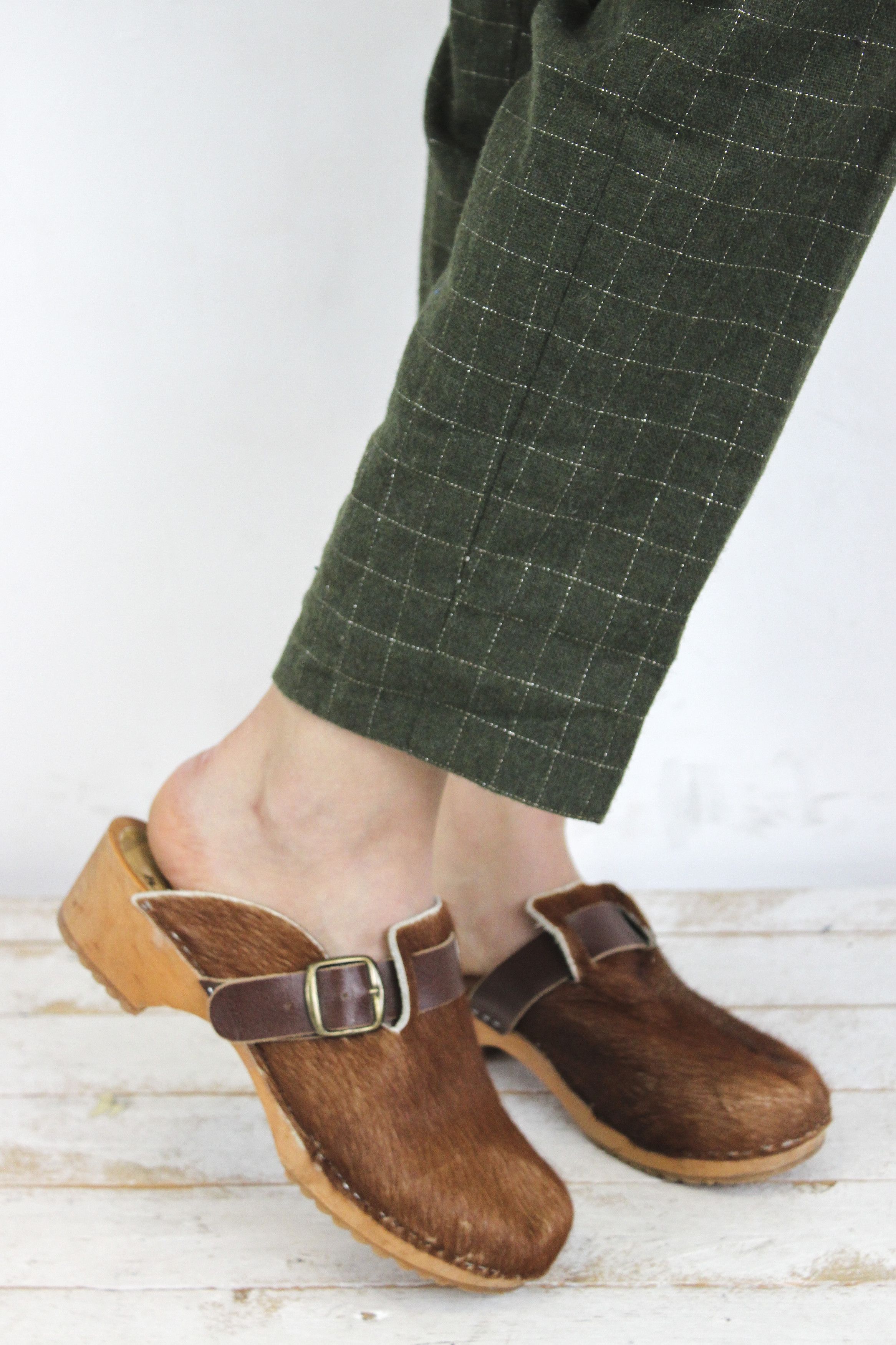 Handmade × Vintage MB Clogs Women's Cow Fur Hide Sandals Cowhide Wooden EU 39 Size US 8 / IT 38 - 2 Thumbnail