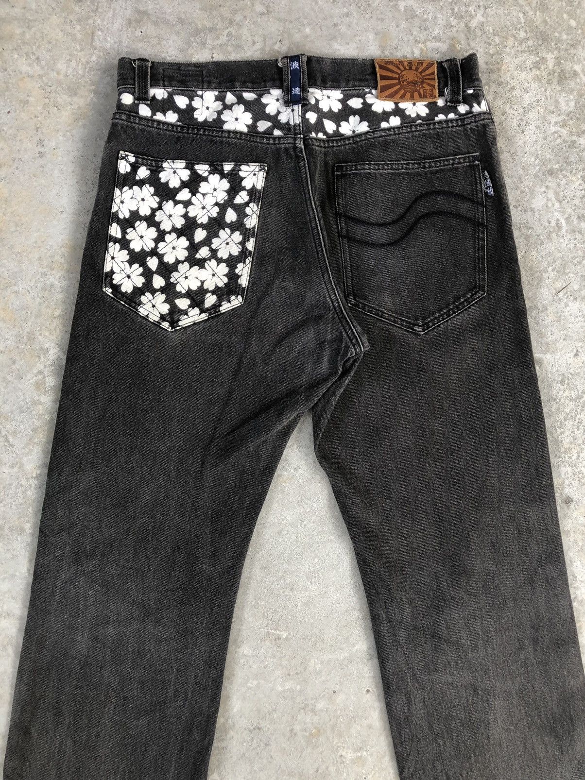 Japanese Brand Japanese Namitatsu Fish Embroidered Jeans Size US 33 - 8 Thumbnail