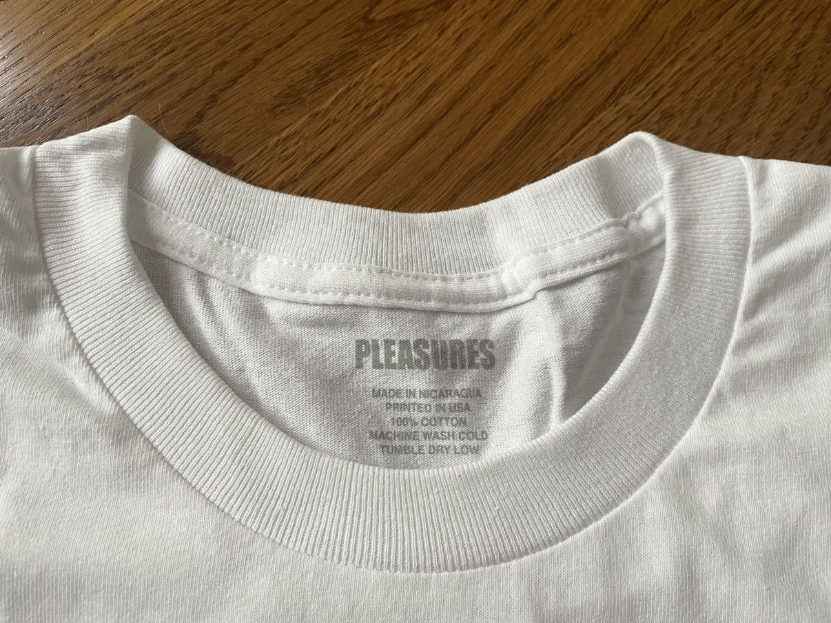 Pleasures Large White A Girl is A Gun Tee Shirt Merch Joy Red Black Size US L / EU 52-54 / 3 - 15 Thumbnail