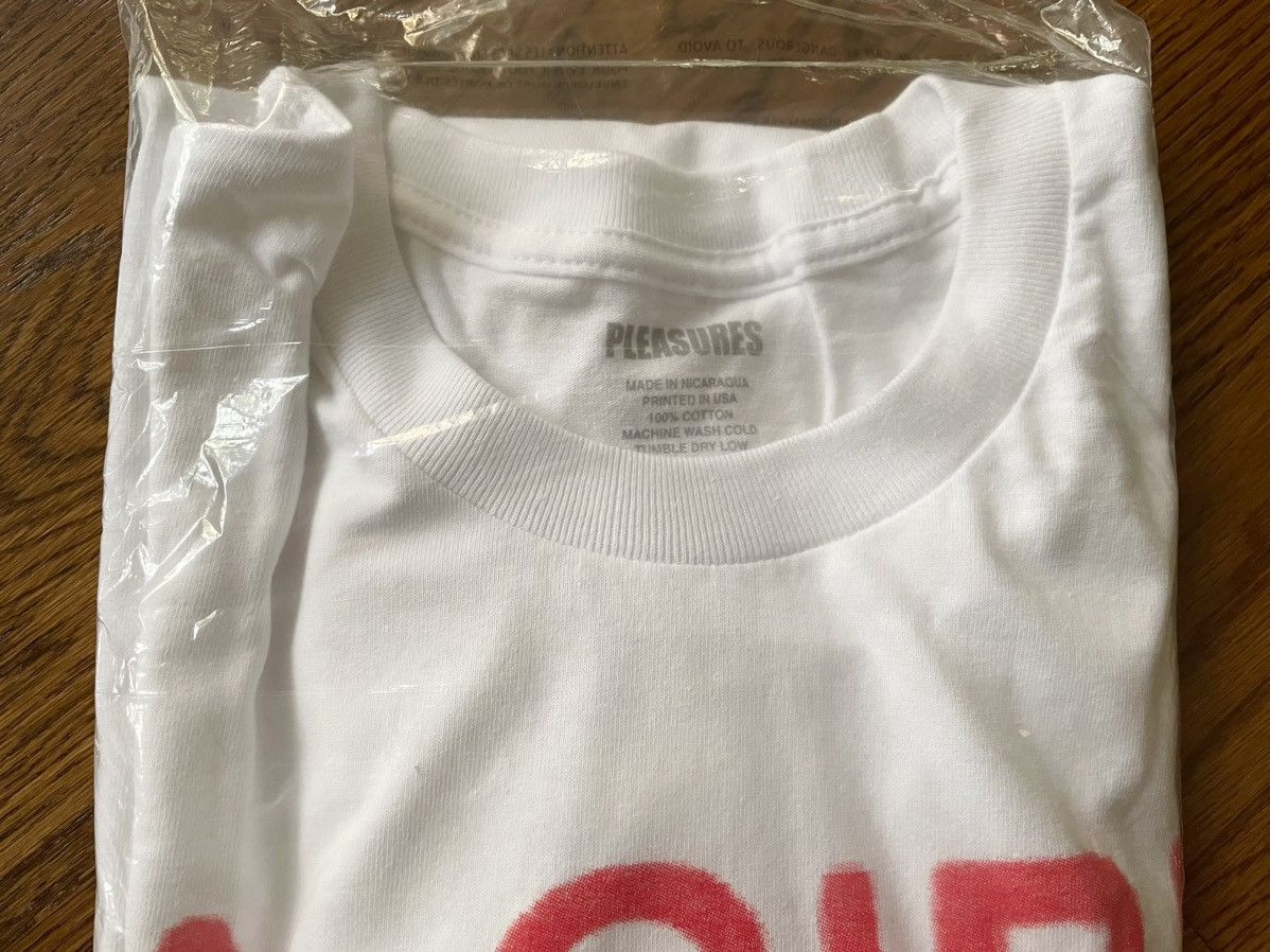 Pleasures Large White A Girl is A Gun Tee Shirt Merch Joy Red Black Size US L / EU 52-54 / 3 - 25 Thumbnail
