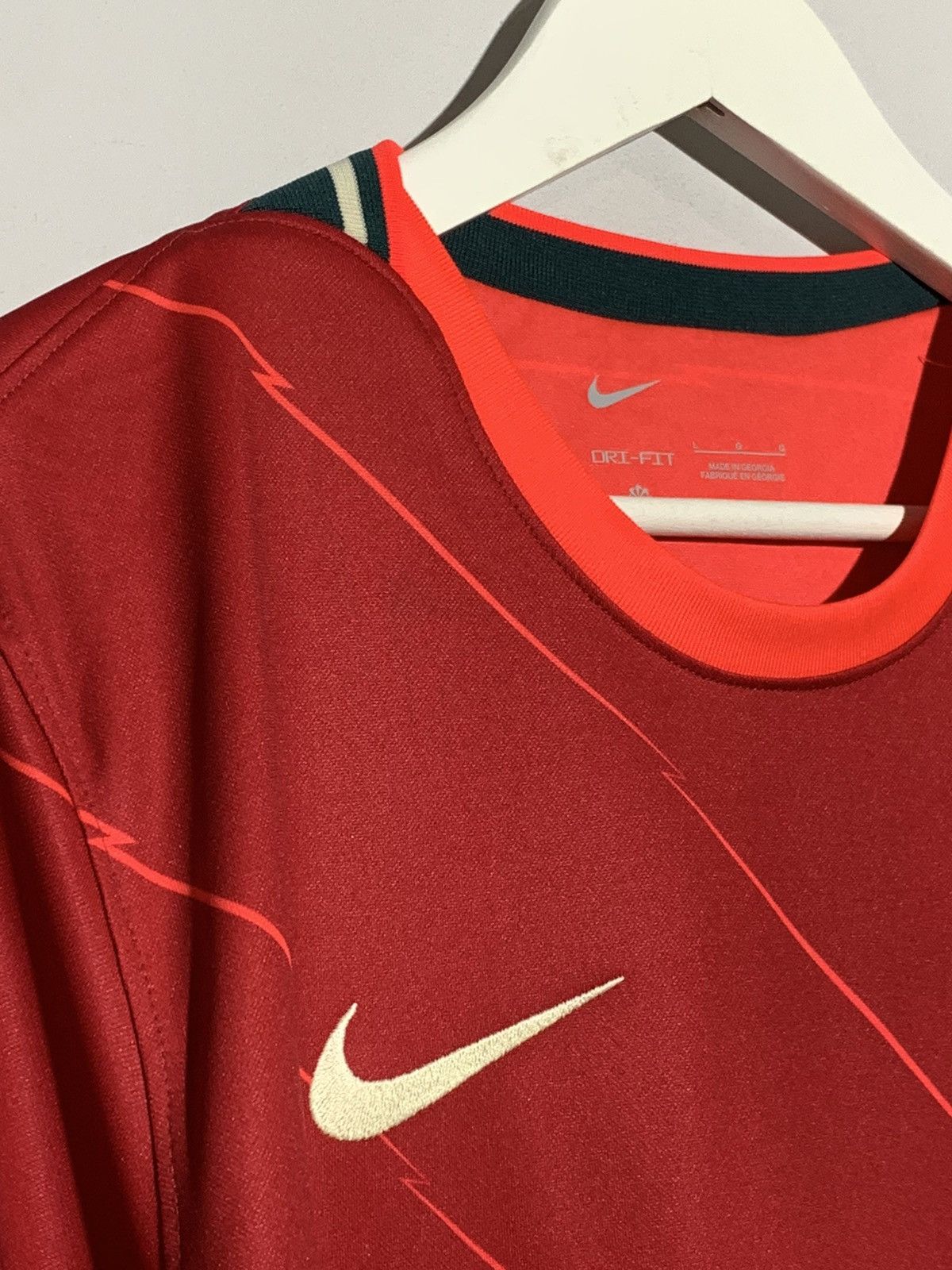 Nike Liverpool 2021/22 Nike Y2k Streetwear Football Shirt Size US L / EU 52-54 / 3 - 5 Thumbnail