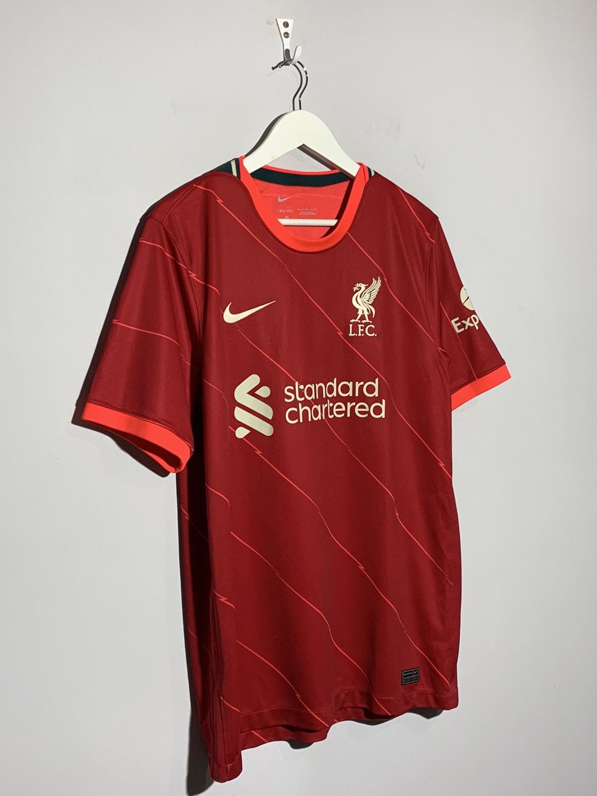 Nike Liverpool 2021/22 Nike Y2k Streetwear Football Shirt Size US L / EU 52-54 / 3 - 2 Thumbnail