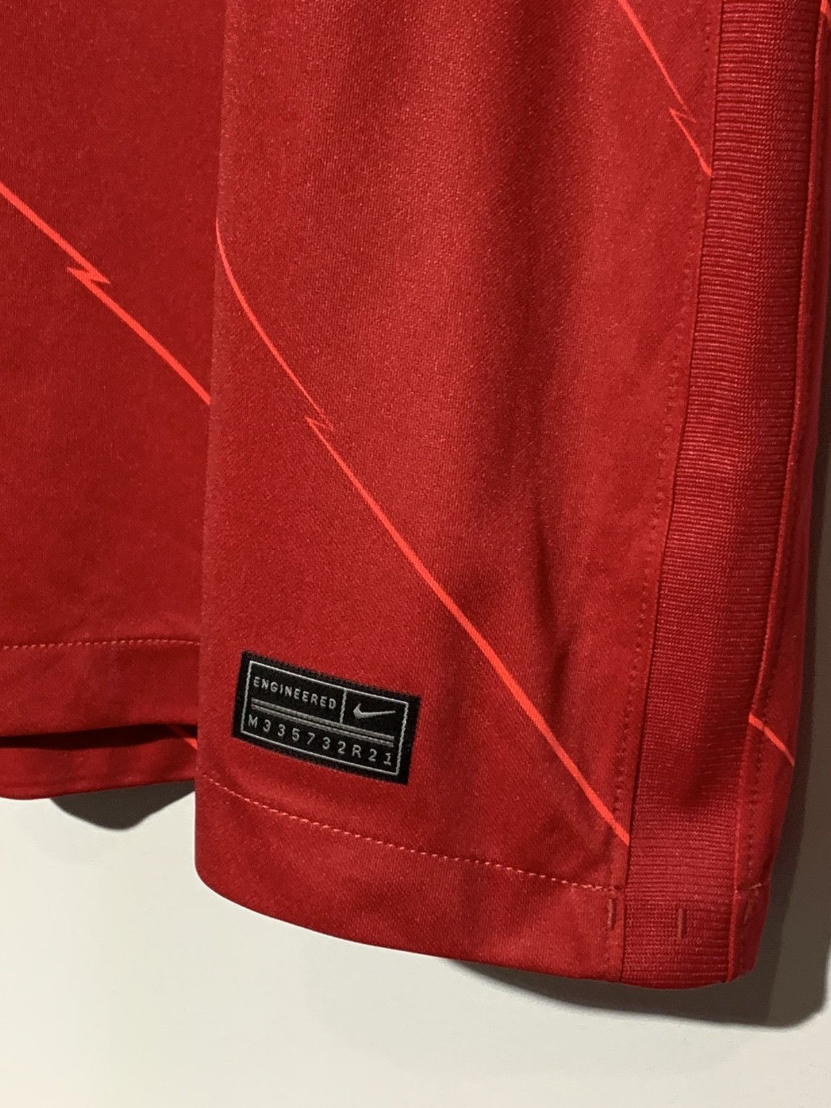 Nike Liverpool 2021/22 Nike Y2k Streetwear Football Shirt Size US L / EU 52-54 / 3 - 8 Thumbnail