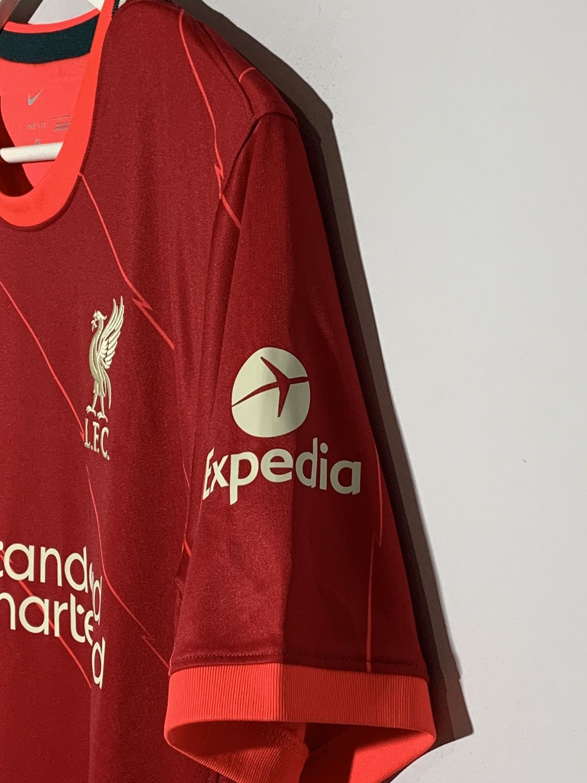 Nike Liverpool 2021/22 Nike Y2k Streetwear Football Shirt Size US L / EU 52-54 / 3 - 7 Thumbnail