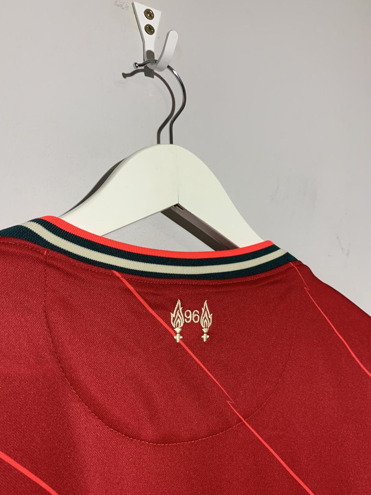 Nike Liverpool 2021/22 Nike Y2k Streetwear Football Shirt Size US L / EU 52-54 / 3 - 10 Thumbnail