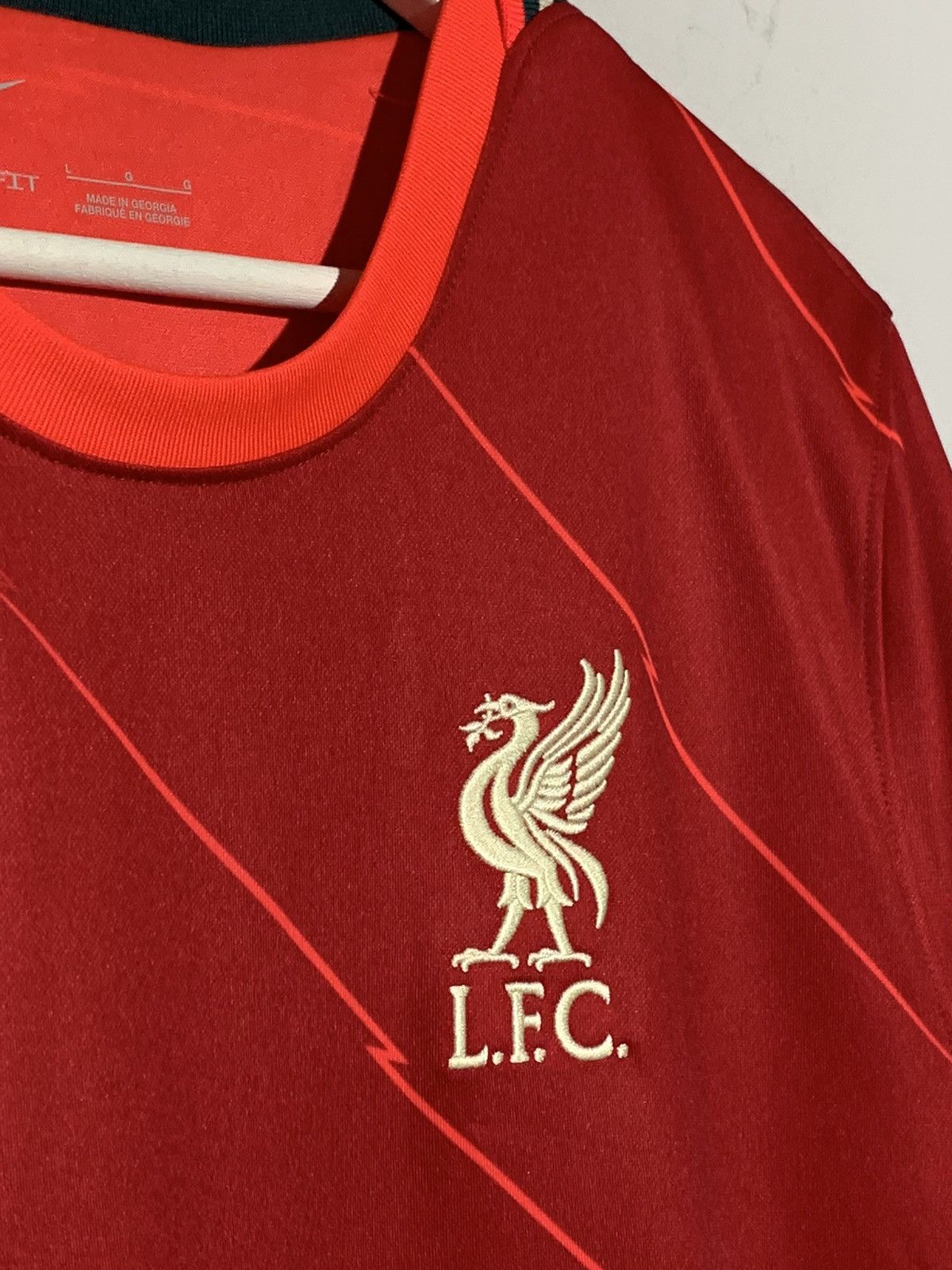 Nike Liverpool 2021/22 Nike Y2k Streetwear Football Shirt Size US L / EU 52-54 / 3 - 4 Thumbnail