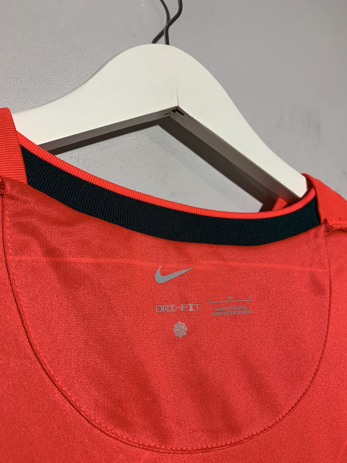 Nike Liverpool 2021/22 Nike Y2k Streetwear Football Shirt Size US L / EU 52-54 / 3 - 11 Thumbnail