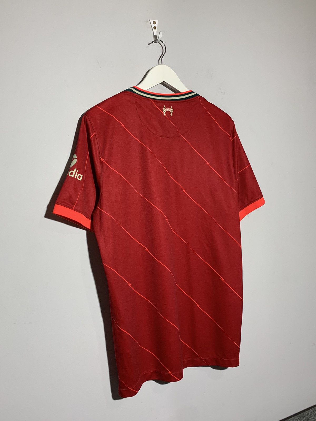 Nike Liverpool 2021/22 Nike Y2k Streetwear Football Shirt Size US L / EU 52-54 / 3 - 9 Thumbnail