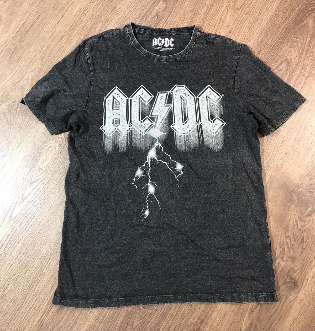 Band Tees ACDC lightning t shirt size M Size US M / EU 48-50 / 2 - 1 Thumbnail