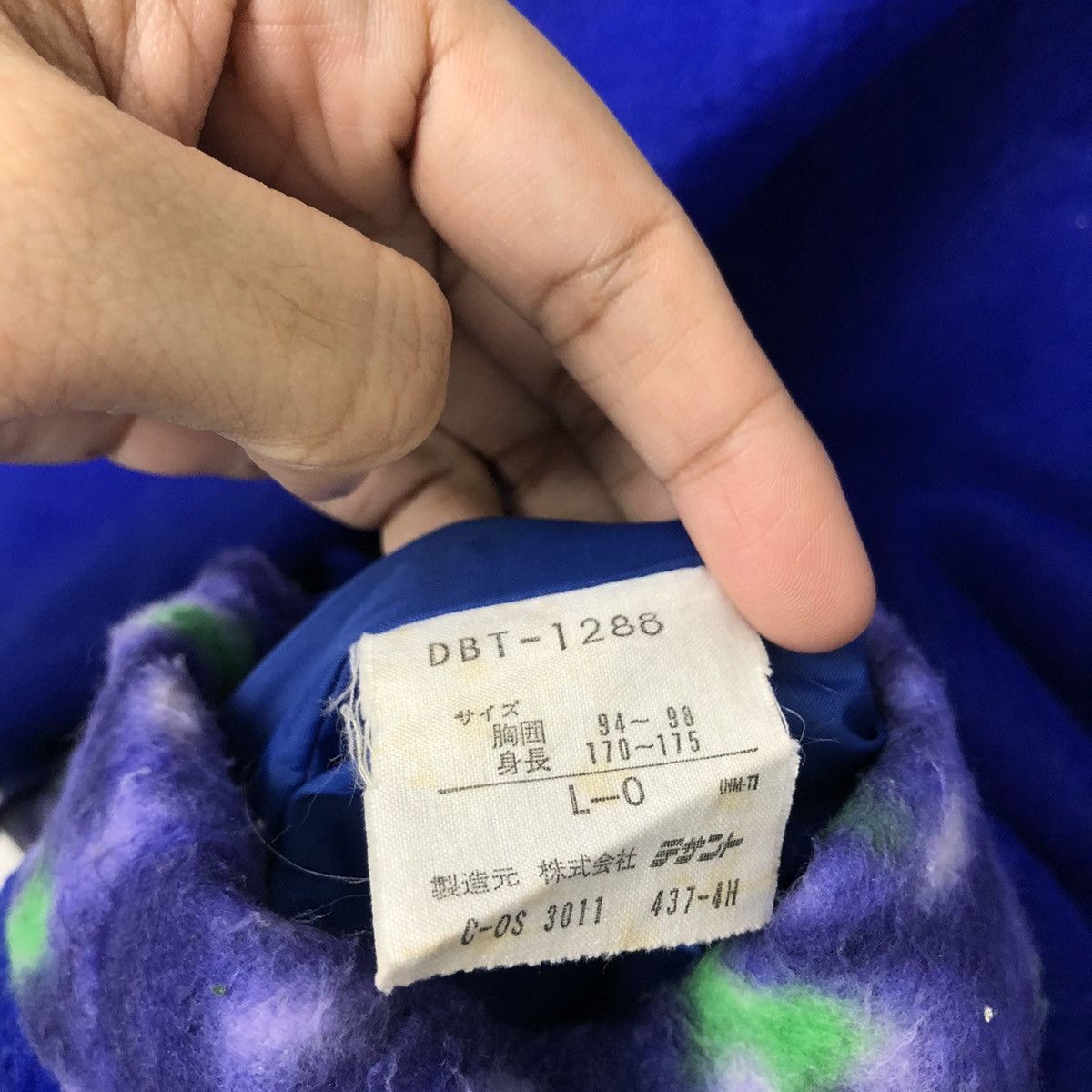 Japanese Brand VINTAGE DESCENTE FLEECE BOMBER JACKET NAVAJO AZTEC DESIGN Size US L / EU 52-54 / 3 - 13 Thumbnail