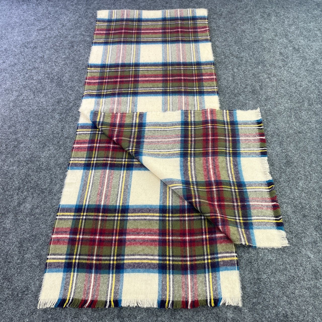 Johnstons Of Elgin Johnstons Of Elgin Scarf / Muffler / Neckwear - T684 Size ONE SIZE - 3 Thumbnail