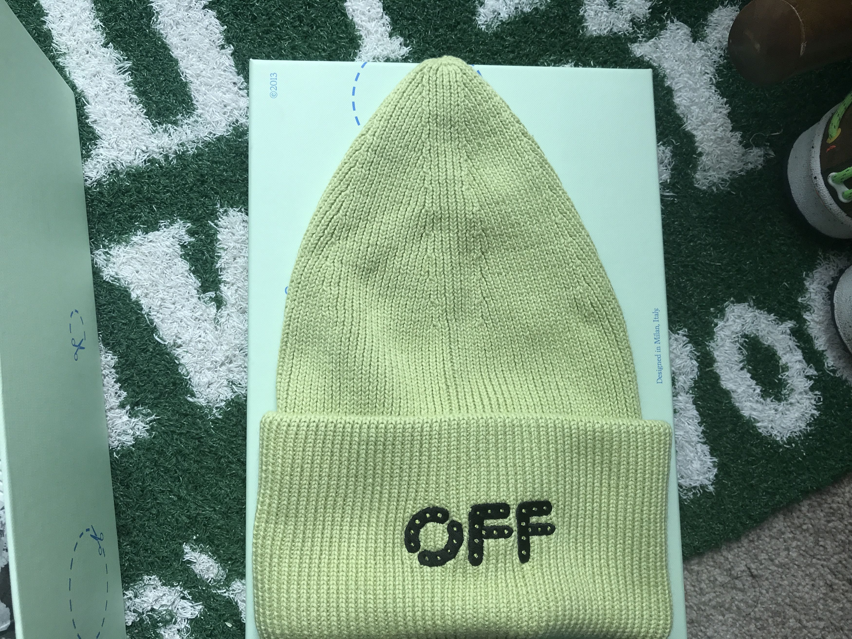 Off-white cashmere beanie green