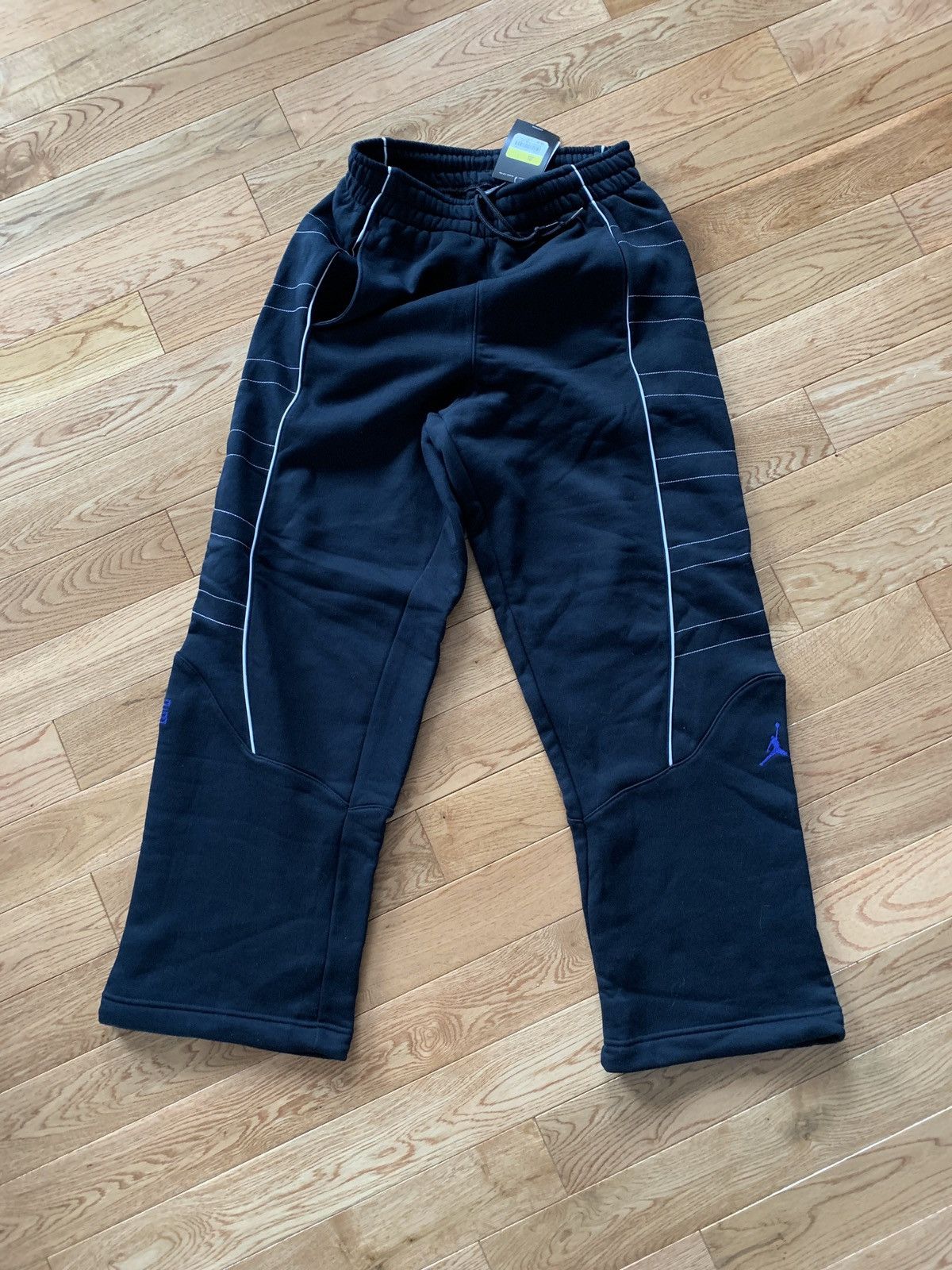 Jordan Brand Jordan brand concord 11 sweatpants Size US 31 - 1 Thumbnail