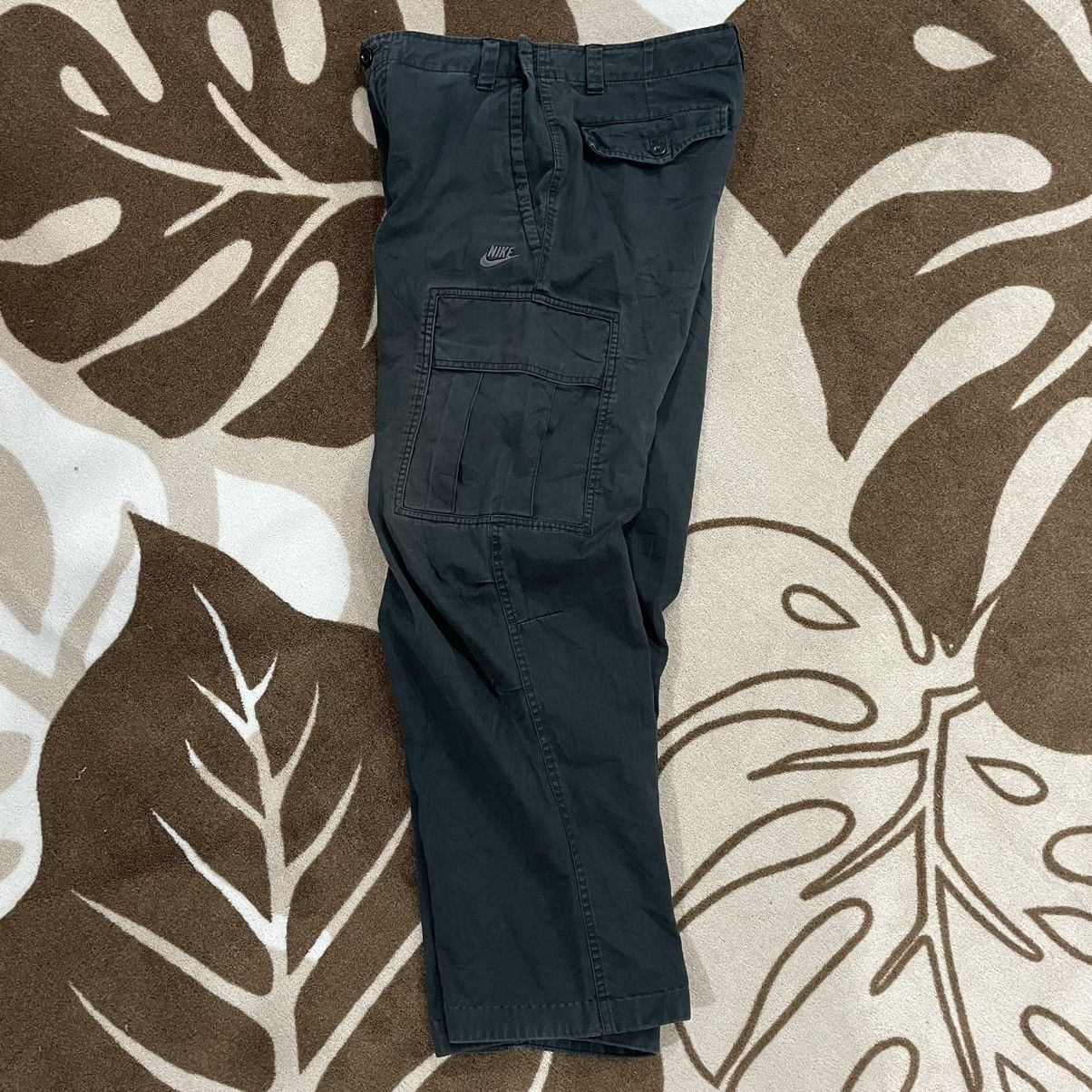Nike Nike Y2K Cargo pants black Size US 33 - 2 Thumbnail