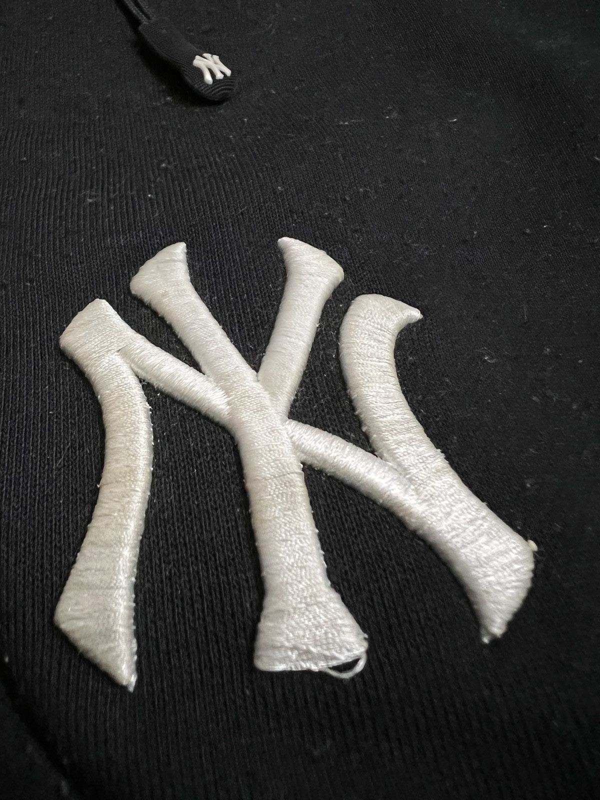 MLB × New York Yankees Y2k NY YANKEES BODYBAG MLB ORIGINAL MERCHANDISE Size ONE SIZE - 11 Thumbnail