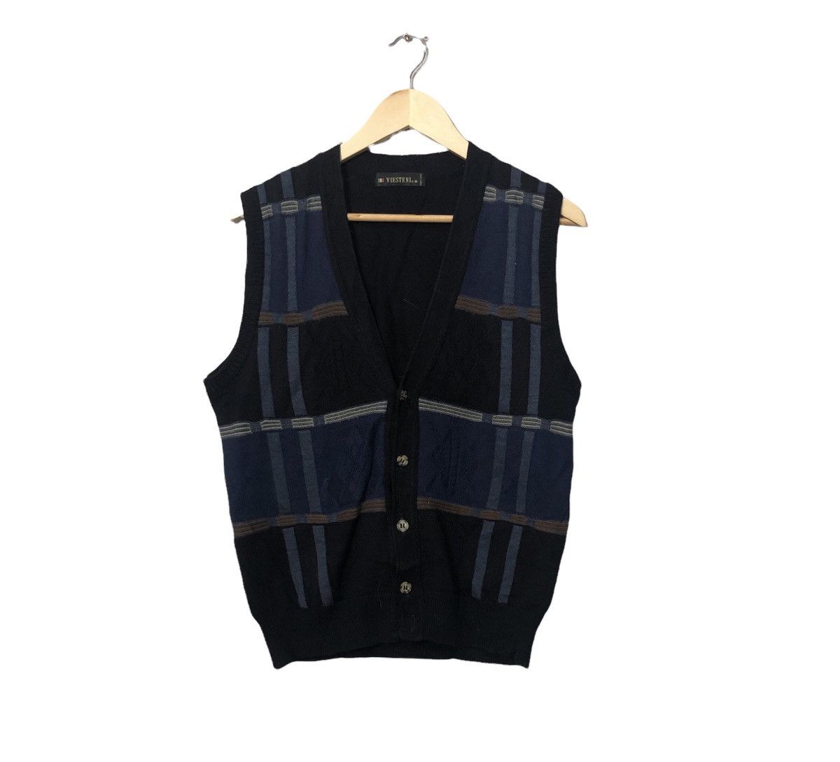 Aran Isles Knitwear Vintage Viesteni Knitwear Cardigan Vest Made in Japan Size US S / EU 44-46 / 1 - 1 Thumbnail