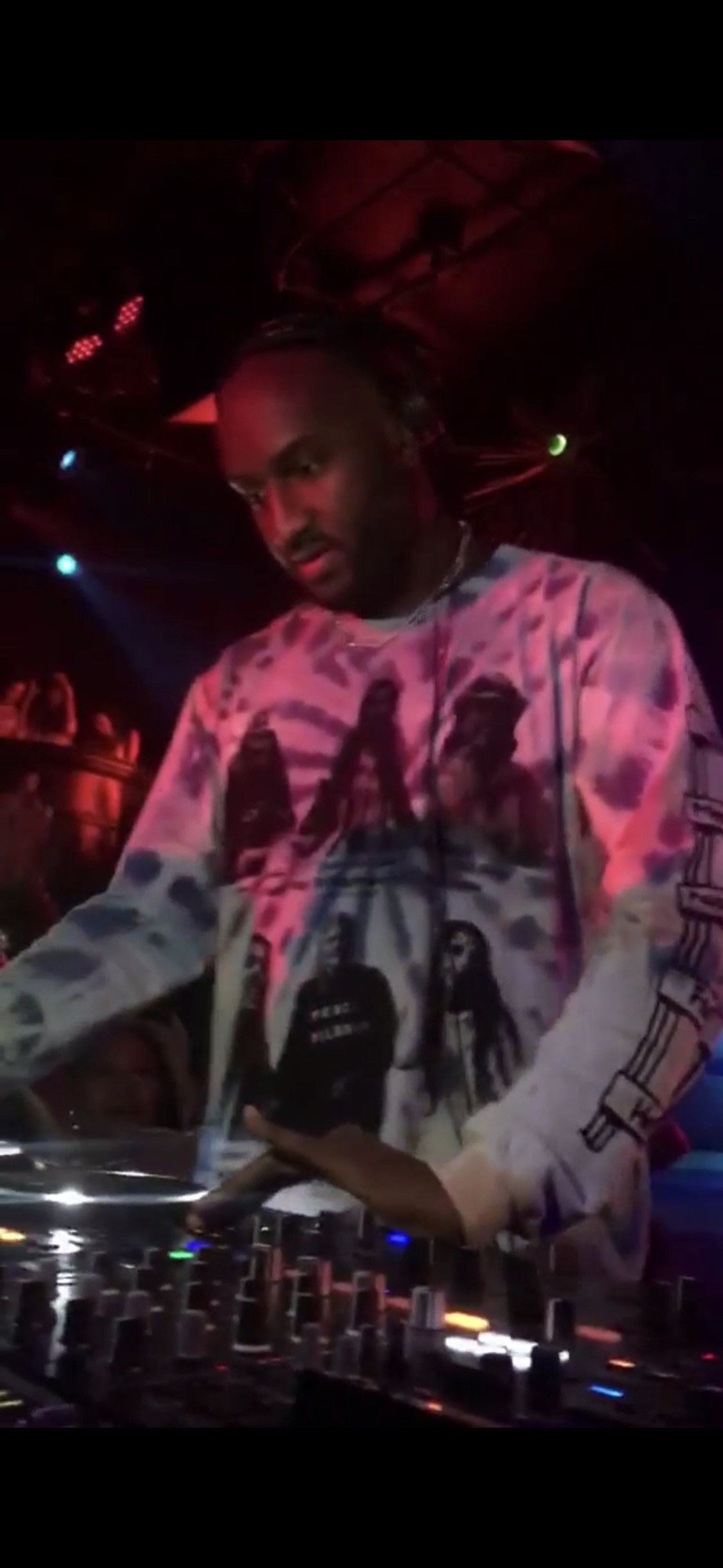 Travis Scott × Virgil Abloh Signed 1/500 Travis x Air Jordan 1 (Red) x Virgil Tee Size US XXL / EU 58 / 5 - 7 Thumbnail