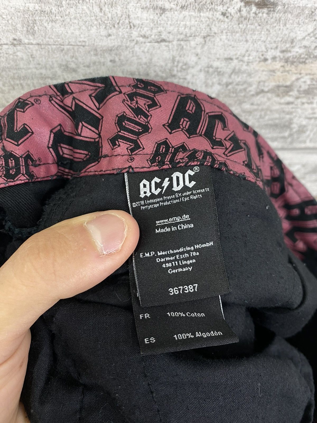 AC/DC × Band Tees × Vintage Mens Vintage AC DC cargo rock band Shorts tee T-shirt rare Size US 30 / EU 46 - 13 Thumbnail