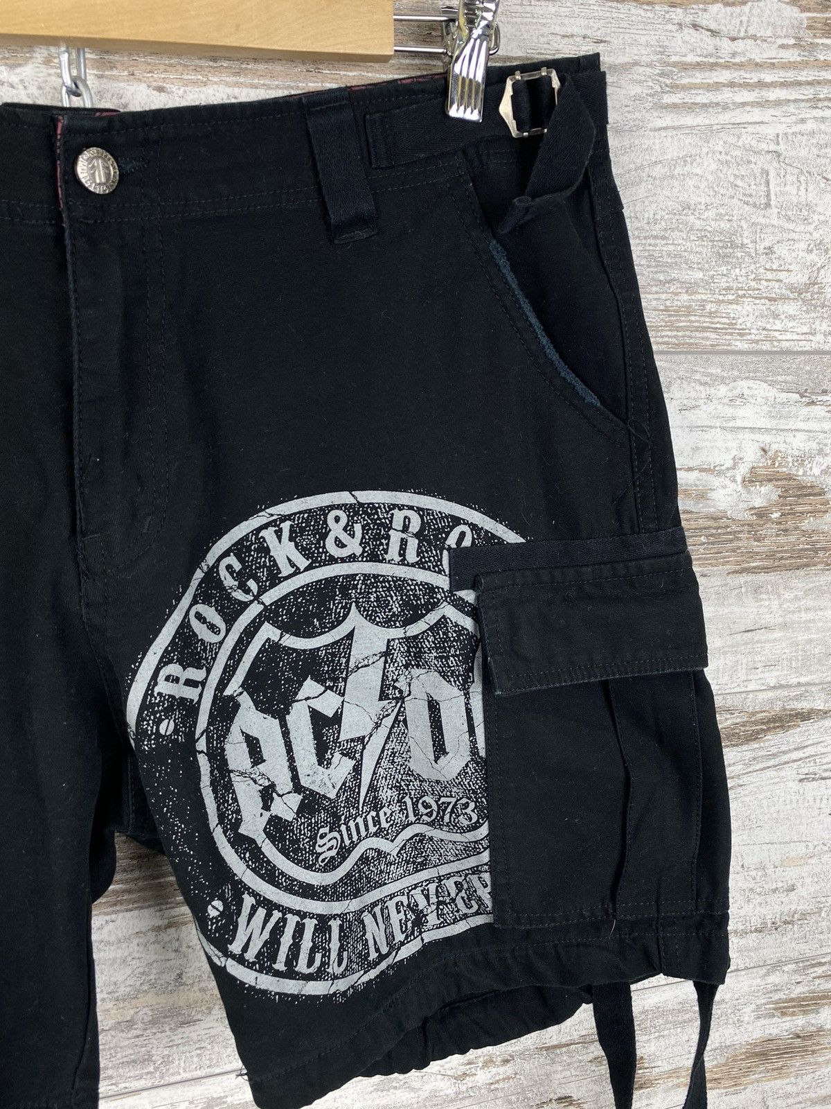 AC/DC × Band Tees × Vintage Mens Vintage AC DC cargo rock band Shorts tee T-shirt rare Size US 30 / EU 46 - 2 Thumbnail