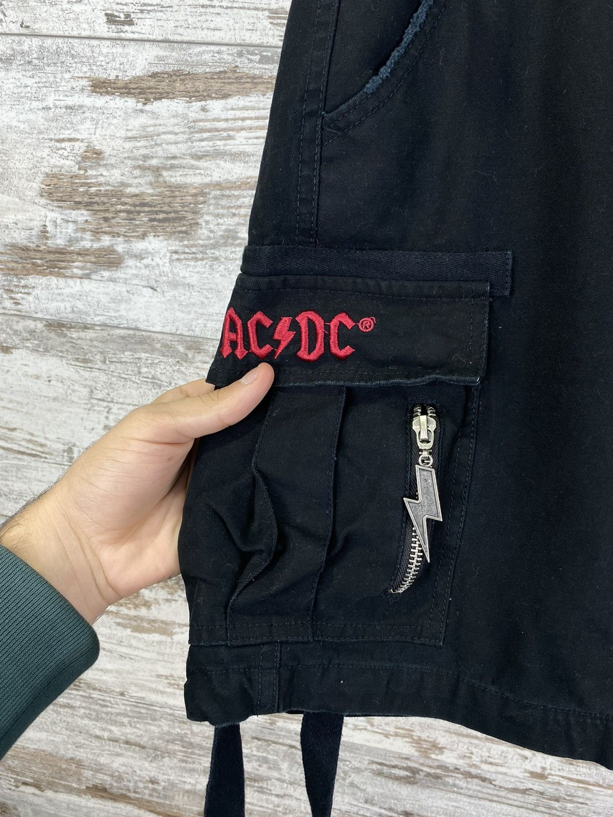 AC/DC × Band Tees × Vintage Mens Vintage AC DC cargo rock band Shorts tee T-shirt rare Size US 30 / EU 46 - 3 Thumbnail