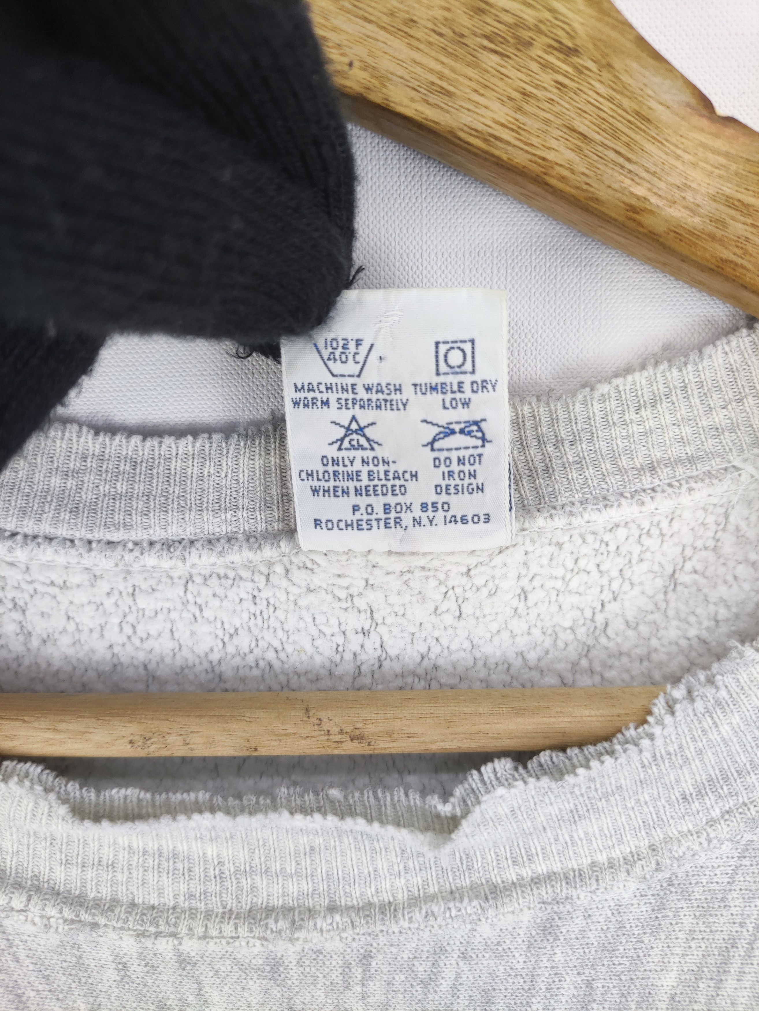 Champion Vintage 90s Champion Sweatshirt Jumper Newport Logo Size US M / EU 48-50 / 2 - 8 Thumbnail