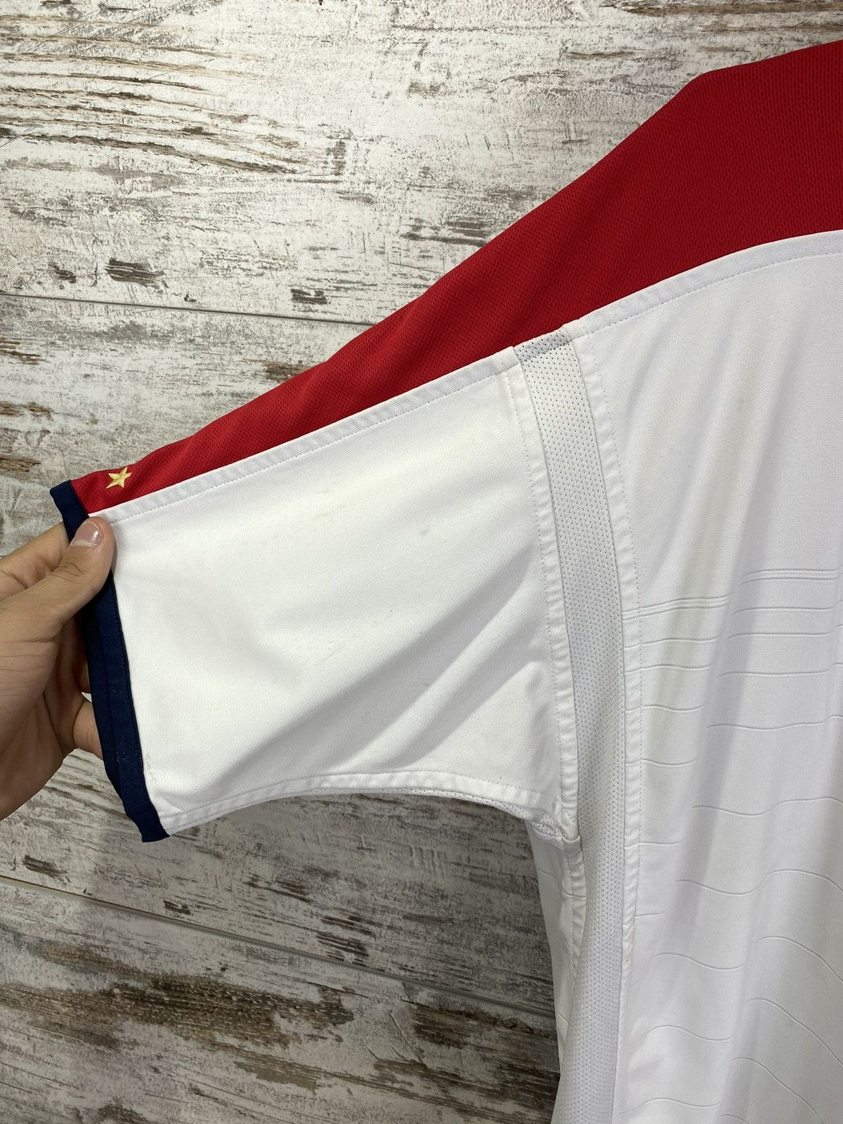 Umbro Mens Vintage Umbro England National Team Soccer Jersey tee Size US L / EU 52-54 / 3 - 9 Thumbnail