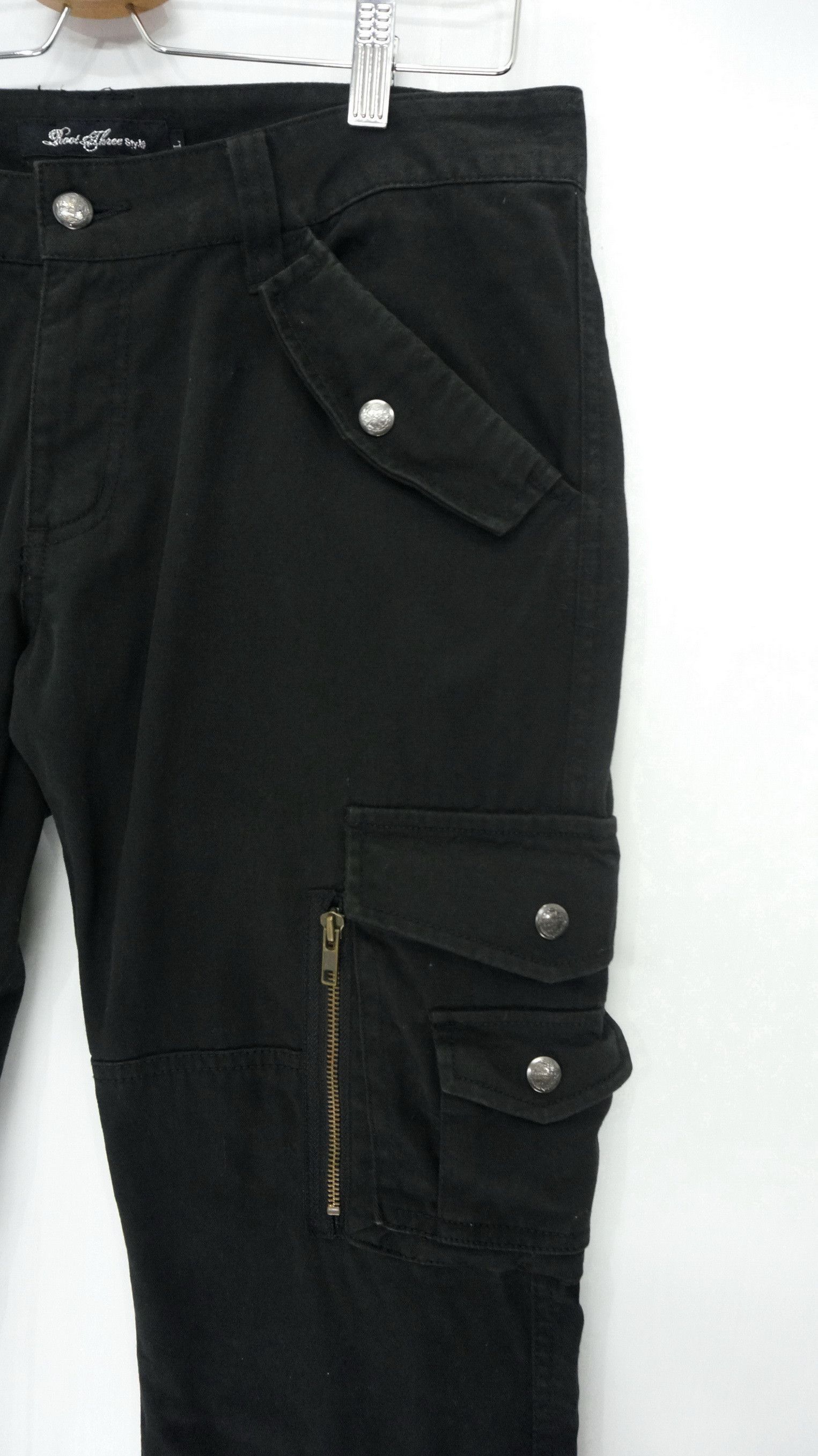 Japanese Brand Vtg ROOT THREE Low Rise Flare Leg Black Worn Cargo Pants Size US 32 / EU 48 - 4 Thumbnail